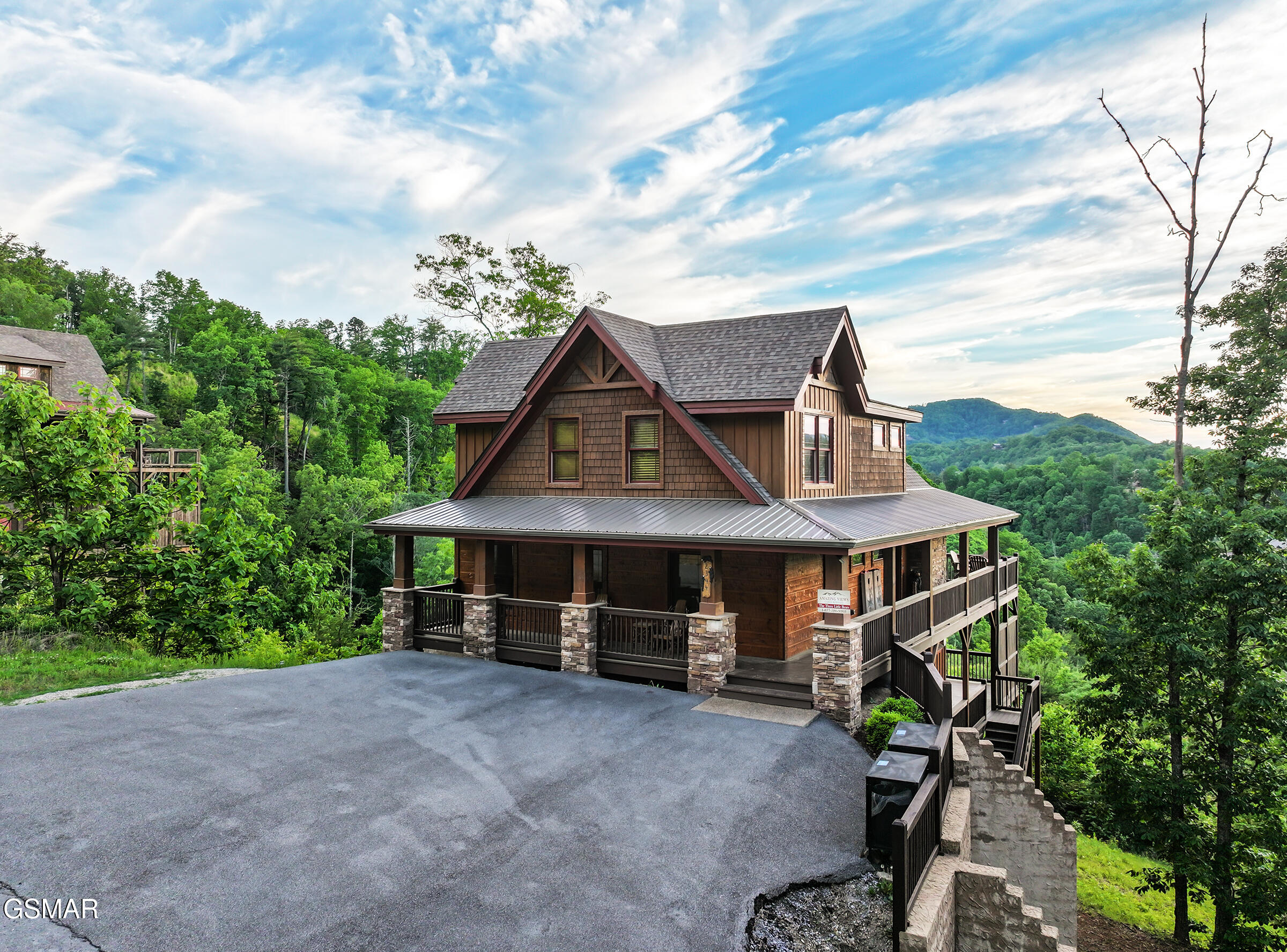 2344 Coopers Hawk Way Sevierville TN 37862