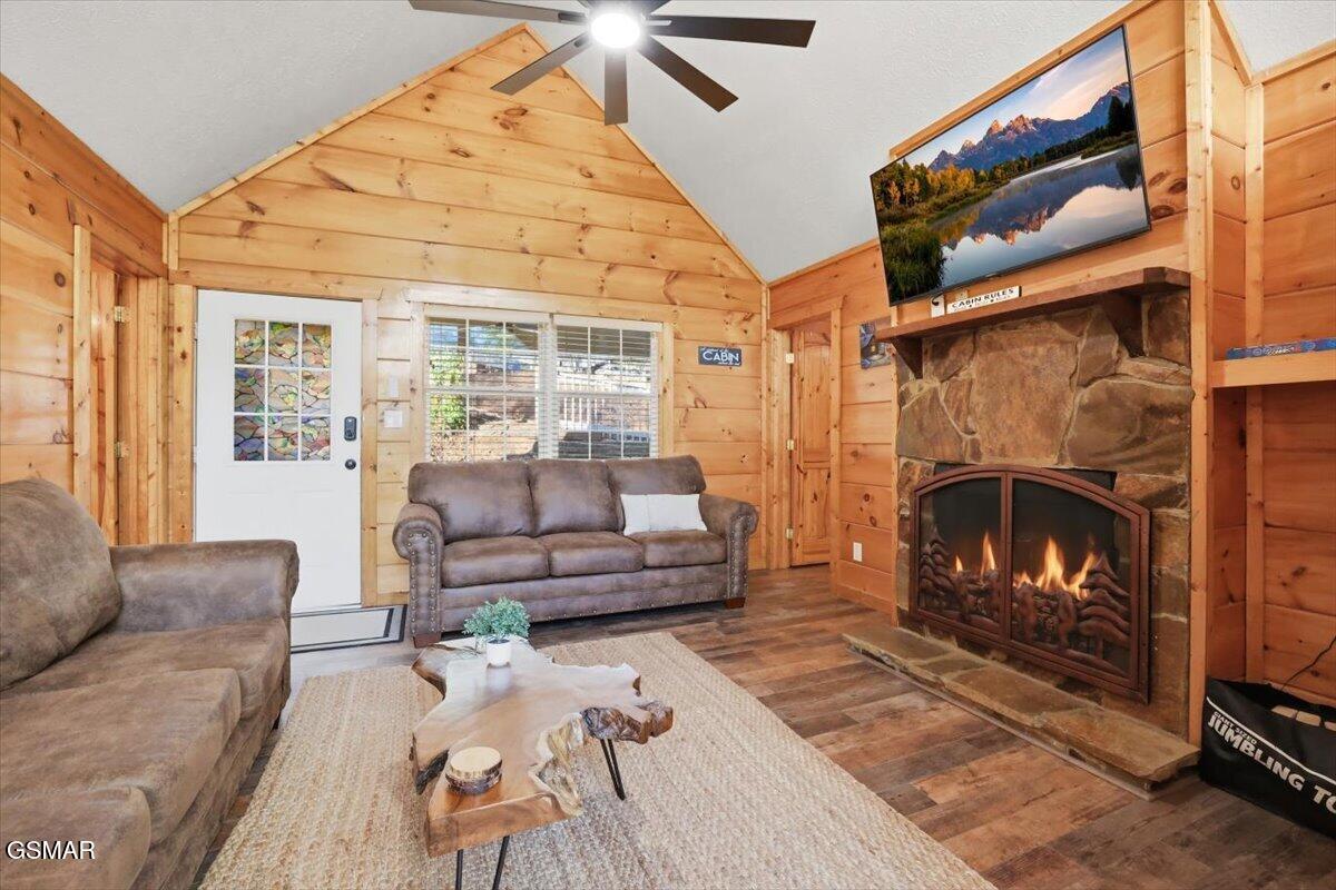 623 Country Oaks Drive Pigeon Forge TN 37863