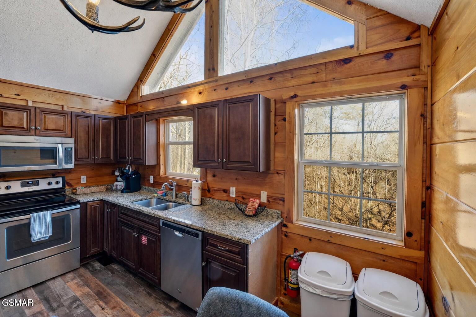 623 Country Oaks Drive Pigeon Forge TN 37863