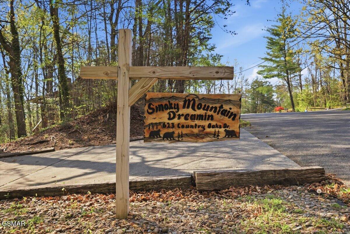 623 Country Oaks Drive Pigeon Forge TN 37863