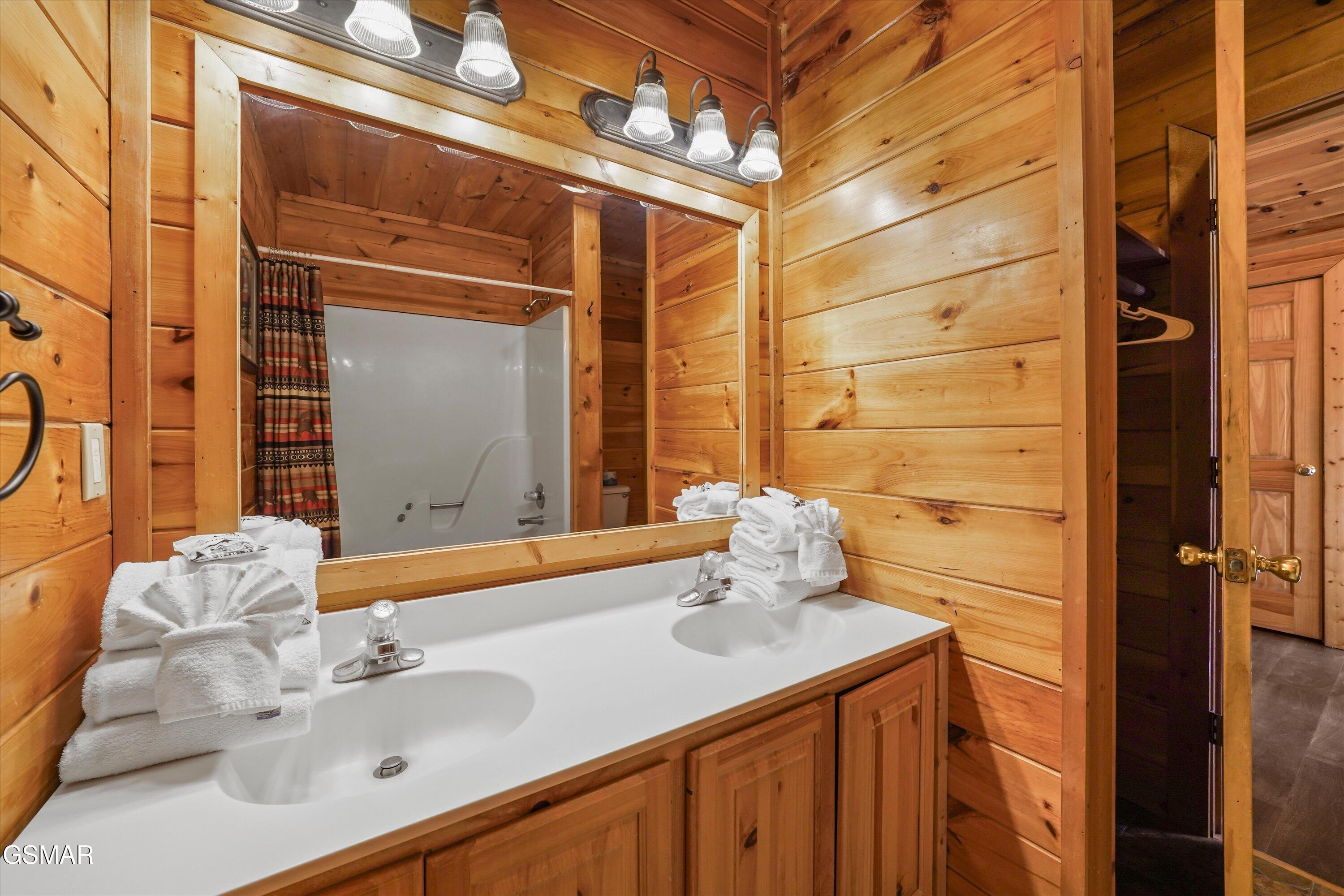 4449 Forest Vista Way Pigeon Forge TN 37863