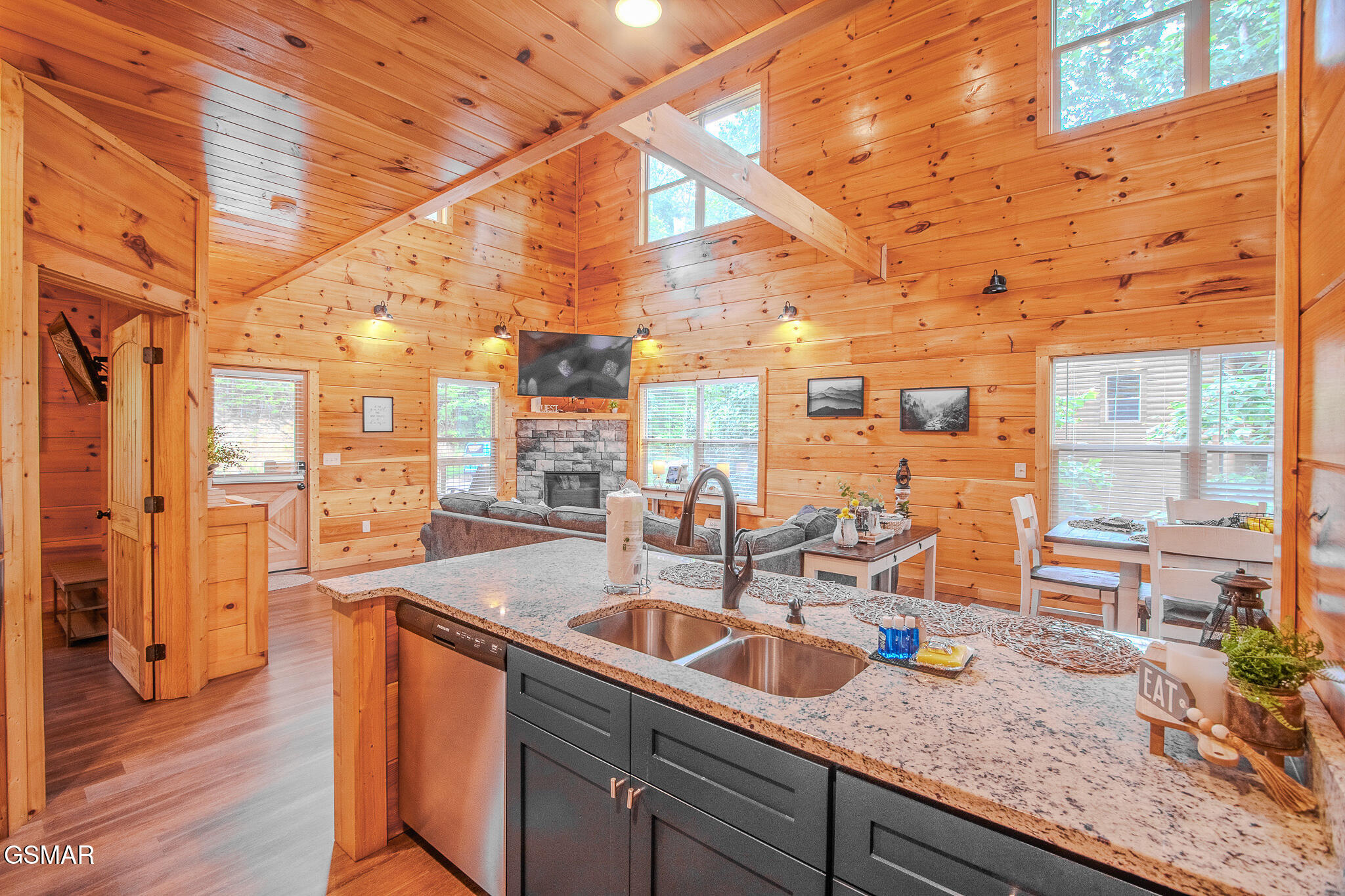 1543 Bear Valley Road Sevierville TN 37876