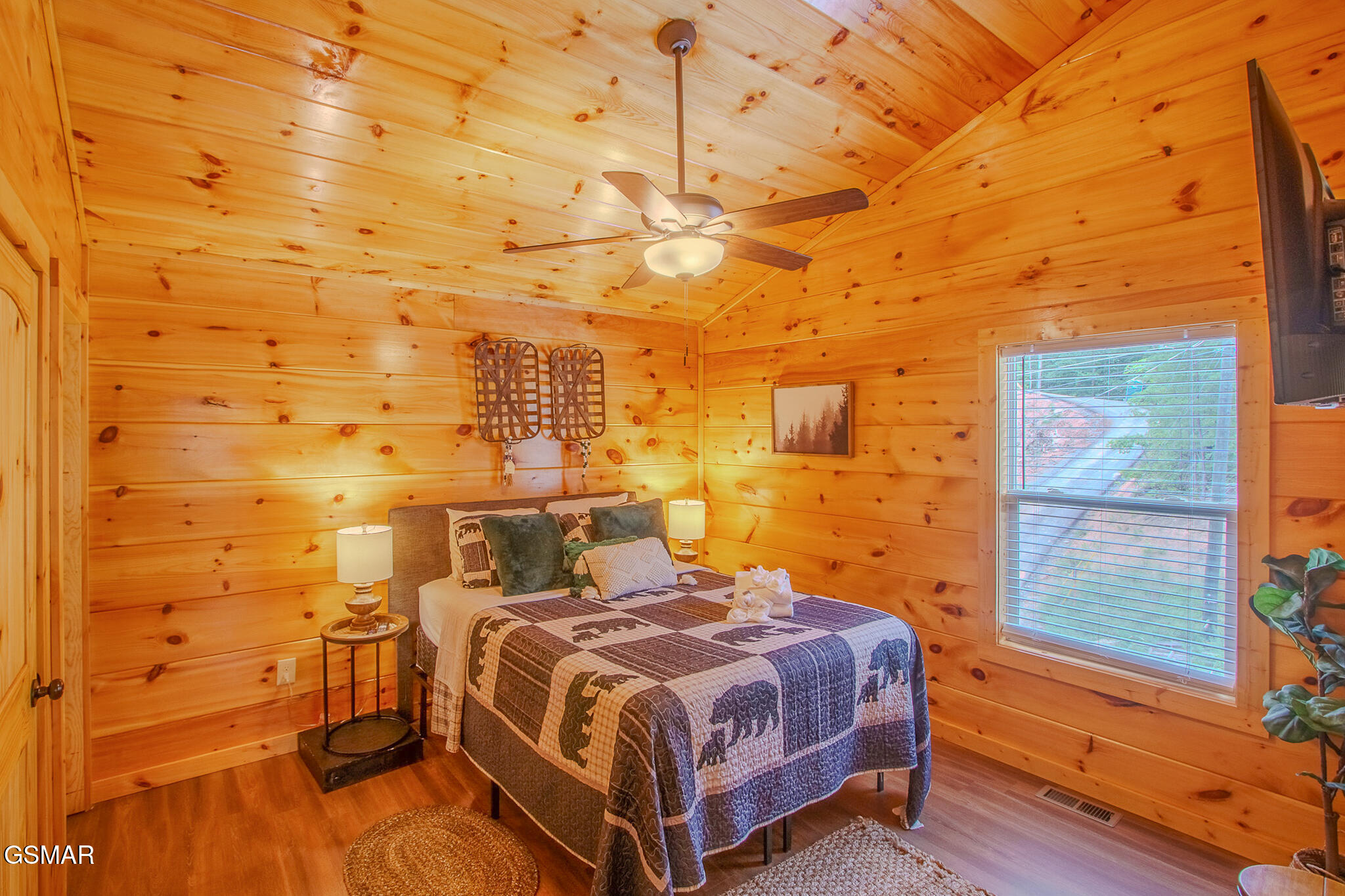 1543 Bear Valley Road Sevierville TN 37876