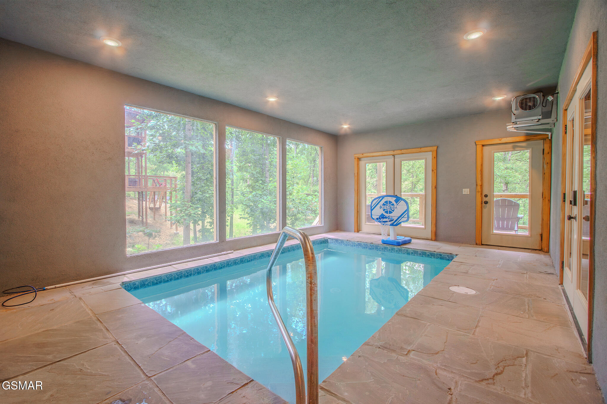 1543 Bear Valley Road Sevierville TN 37876