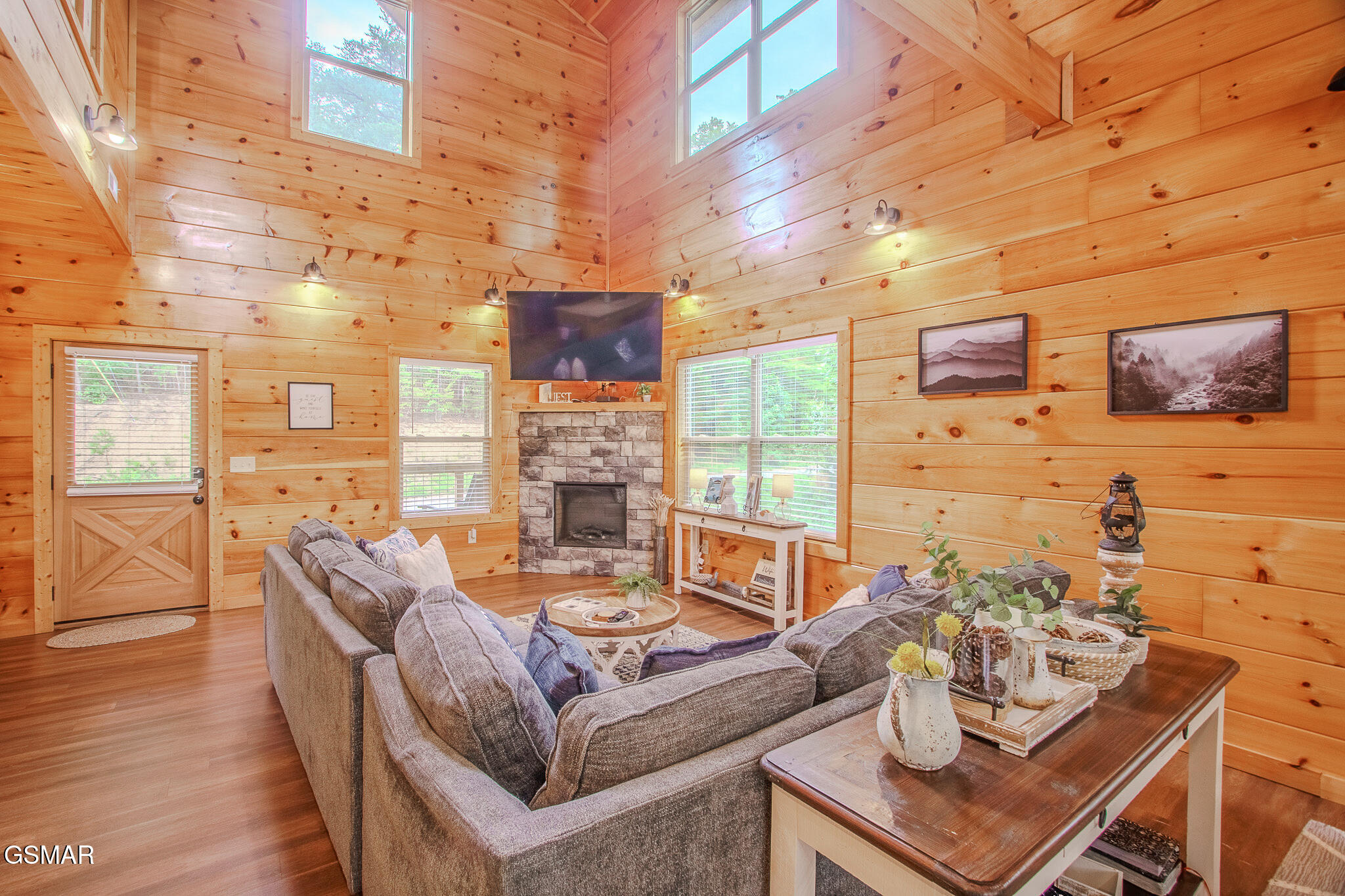 1543 Bear Valley Road Sevierville TN 37876