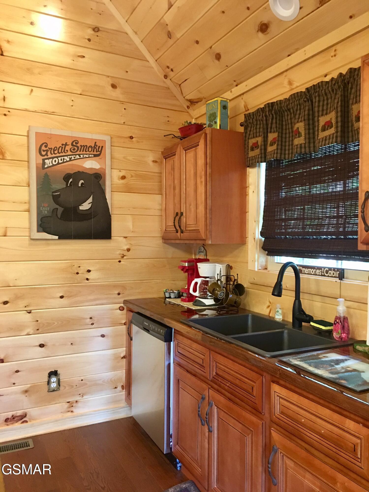 306 N Circle Drive Gatlinburg TN 37738