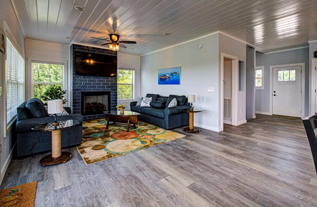 2324 Mary Alice Way Sevierville TN 37876