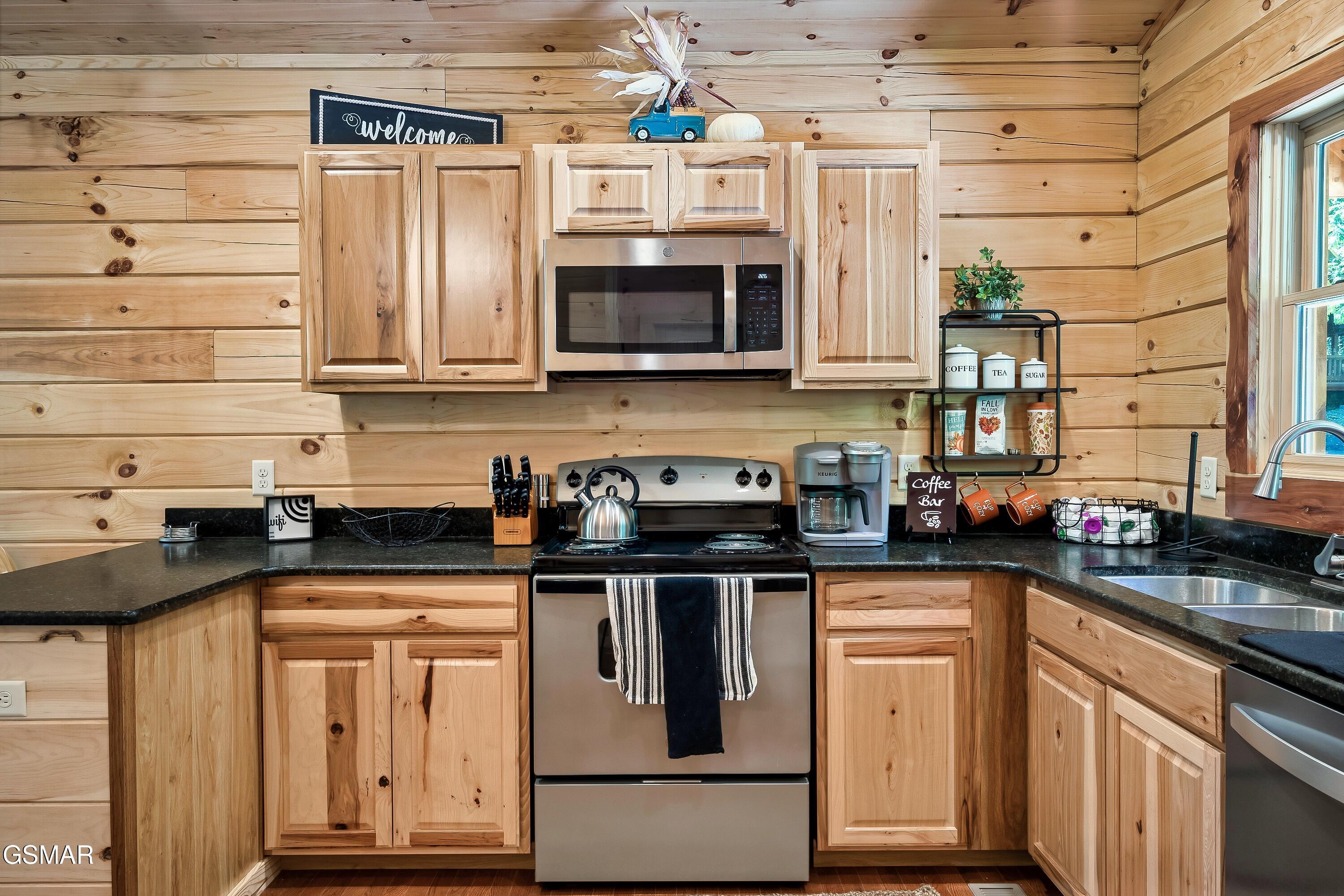 1633 Misty Hollow Way Gatlinburg TN 37738