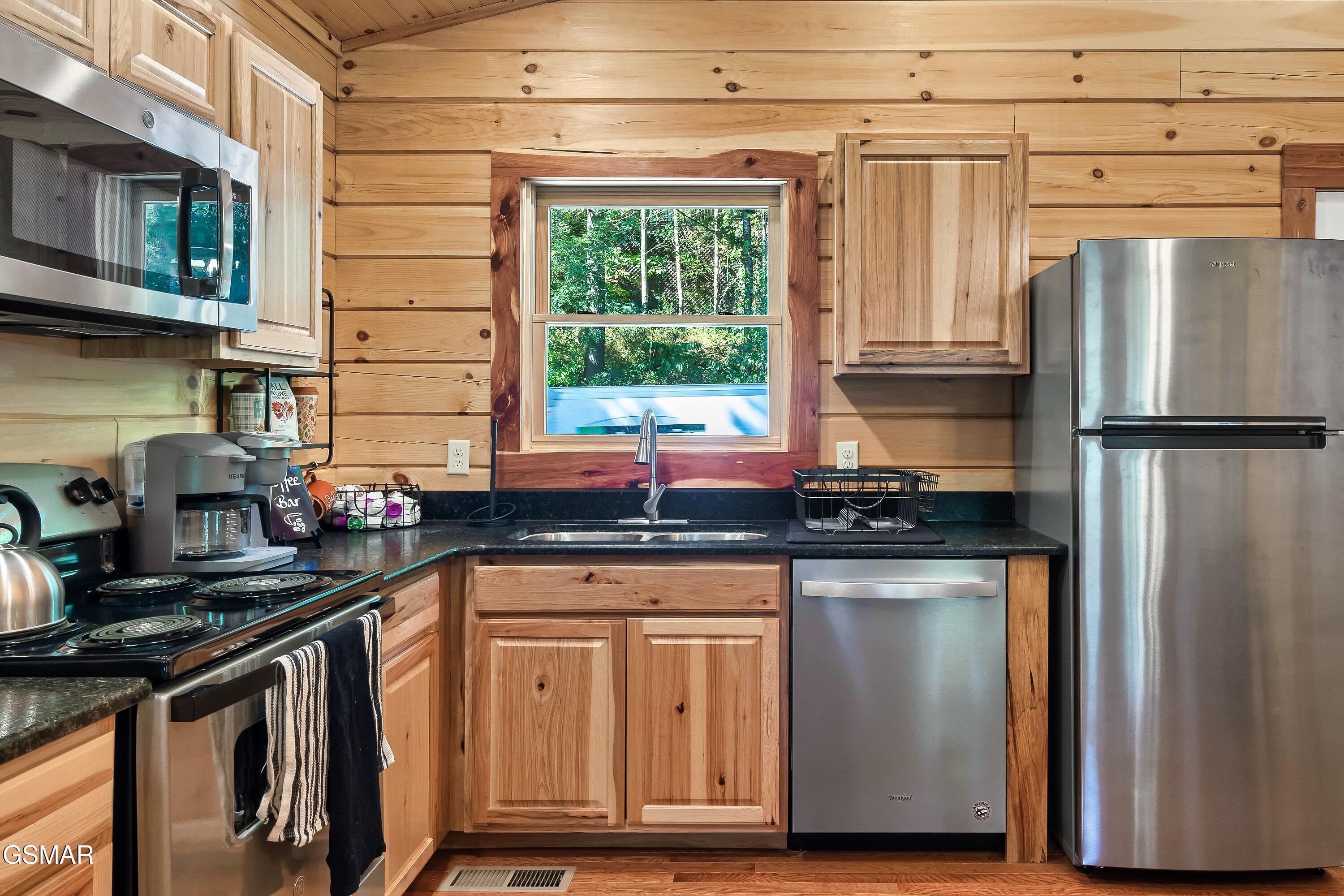 1633 Misty Hollow Way Gatlinburg TN 37738