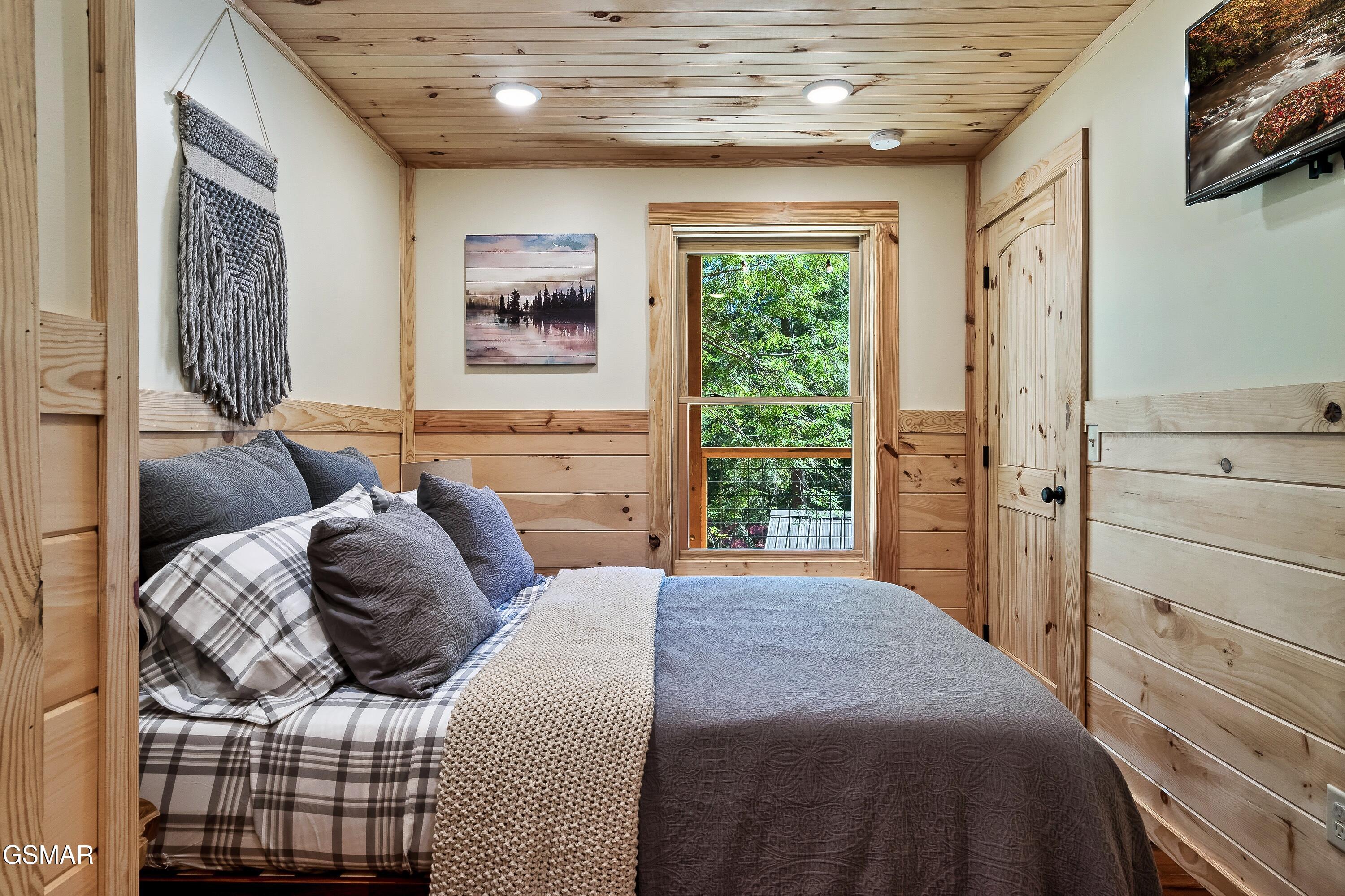 1633 Misty Hollow Way Gatlinburg TN 37738