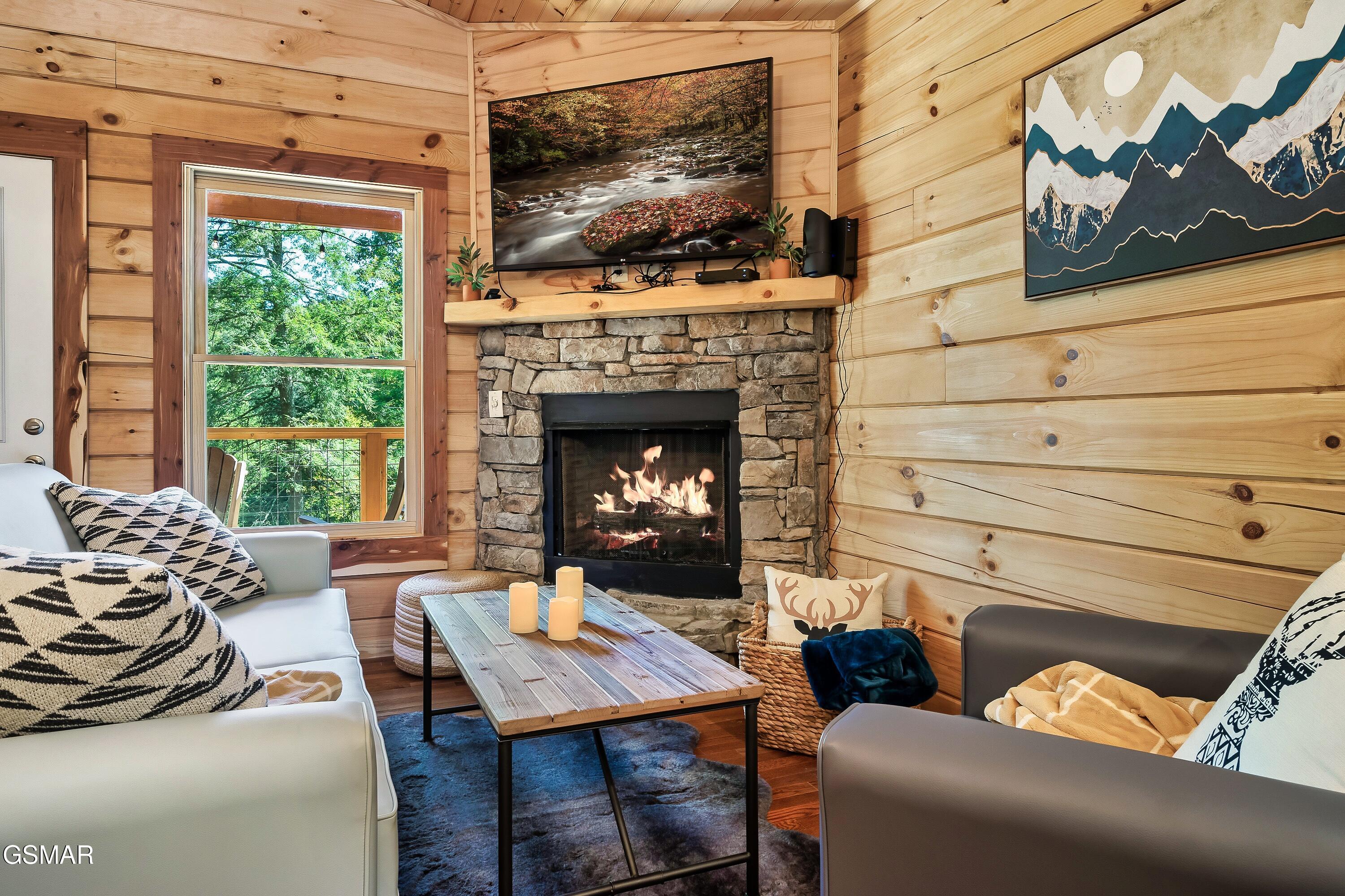 1633 Misty Hollow Way Gatlinburg TN 37738