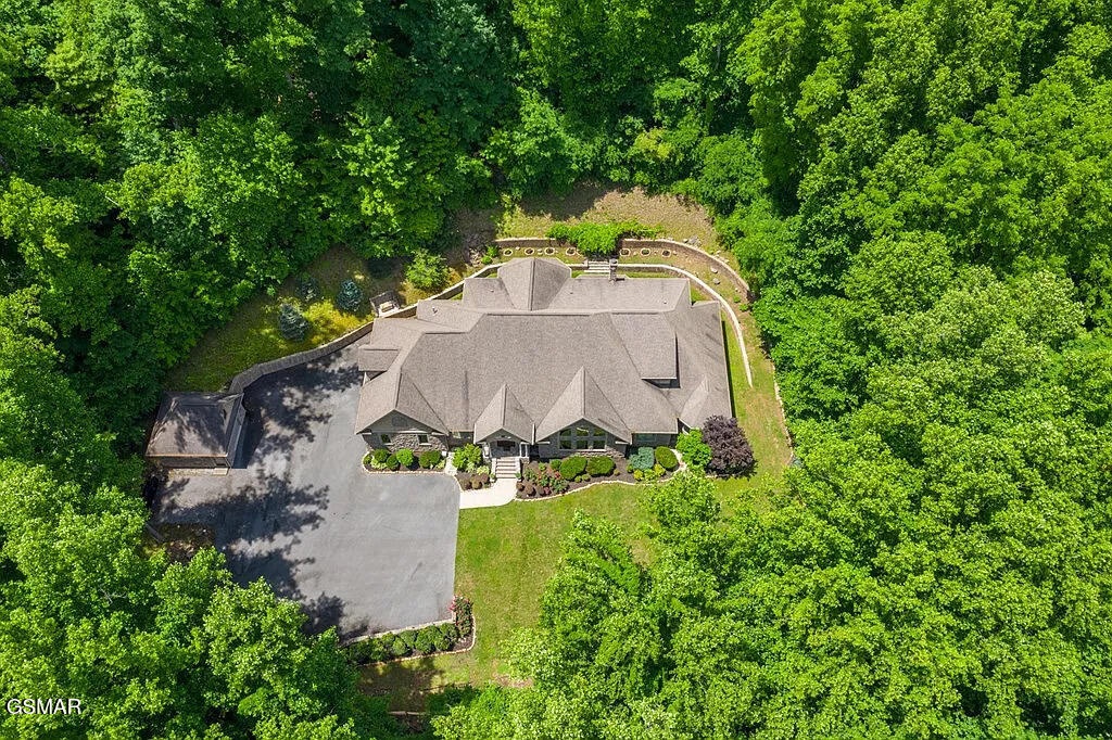 4164 Burning Tree Lane Sevierville TN 37862