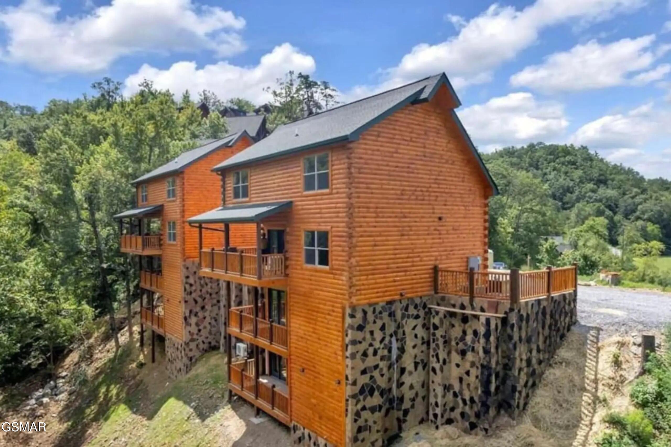 1802 Stone Wood Way Pigeon Forge TN 37862