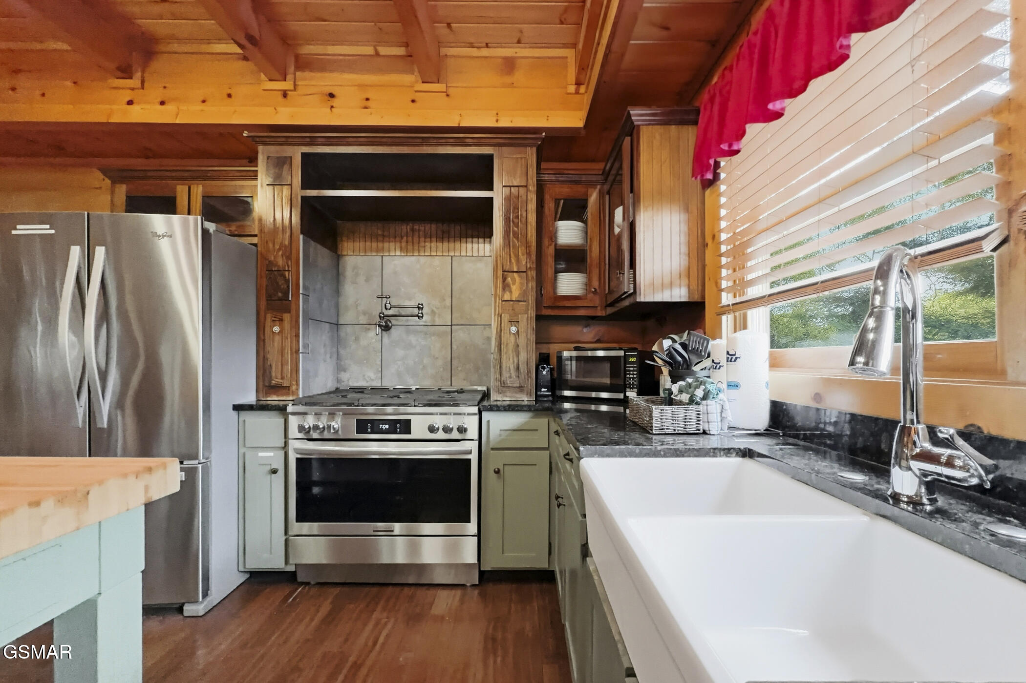 2906 Quiet Oak Way Pigeon Forge TN 37863