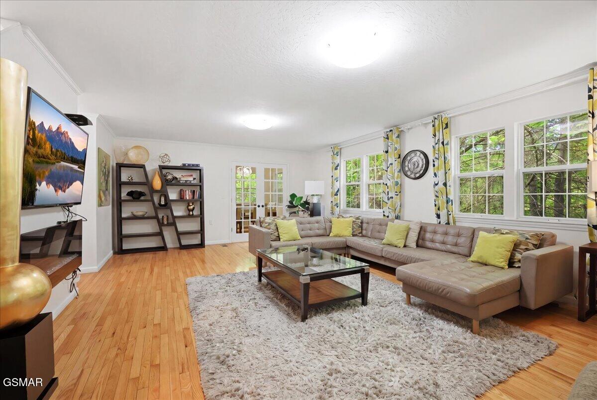 4340 Lakeshore Avenue Sevierville TN 37876