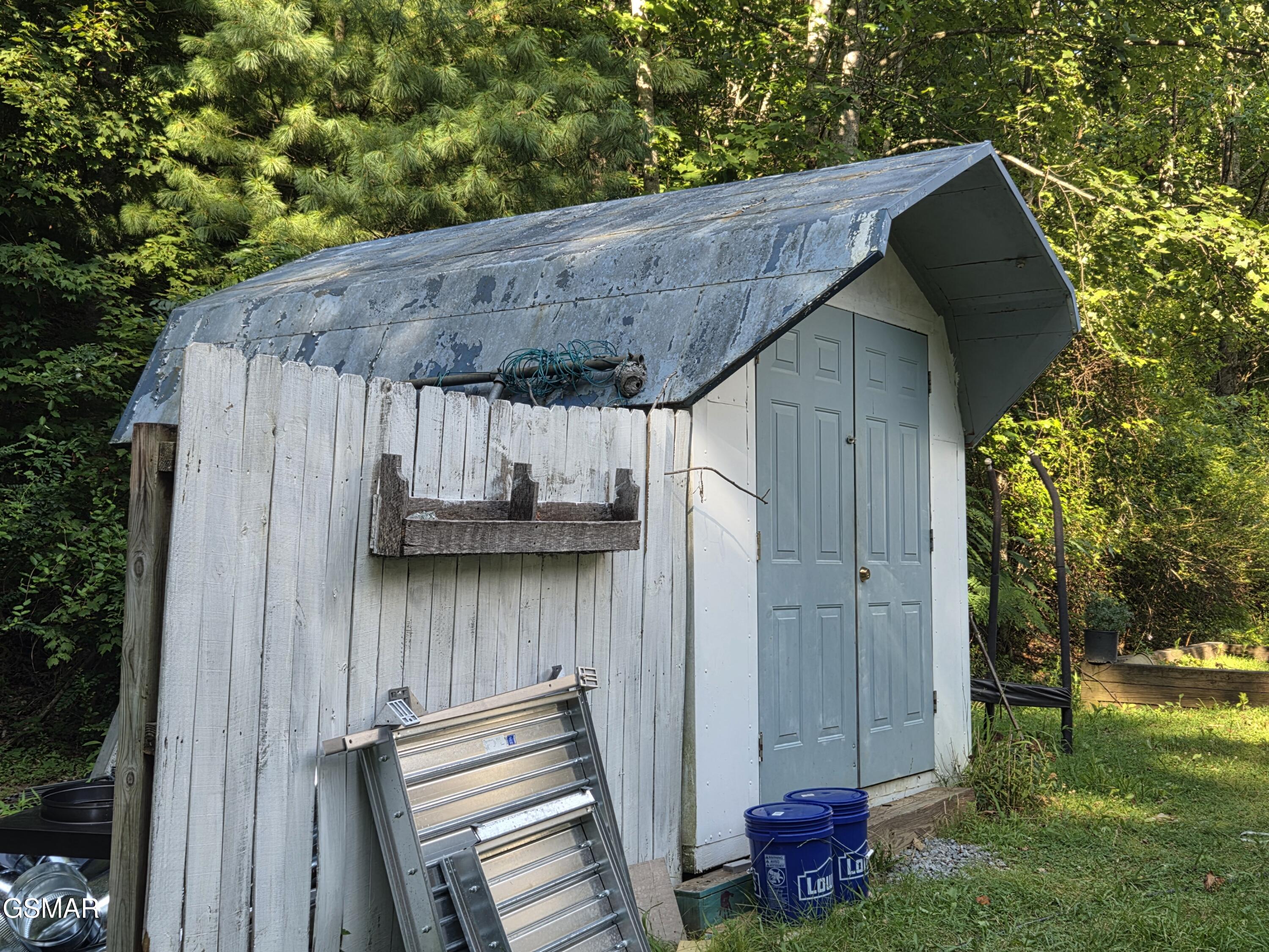 2865/2869 Happy Hollow Road Sevierville TN 37862