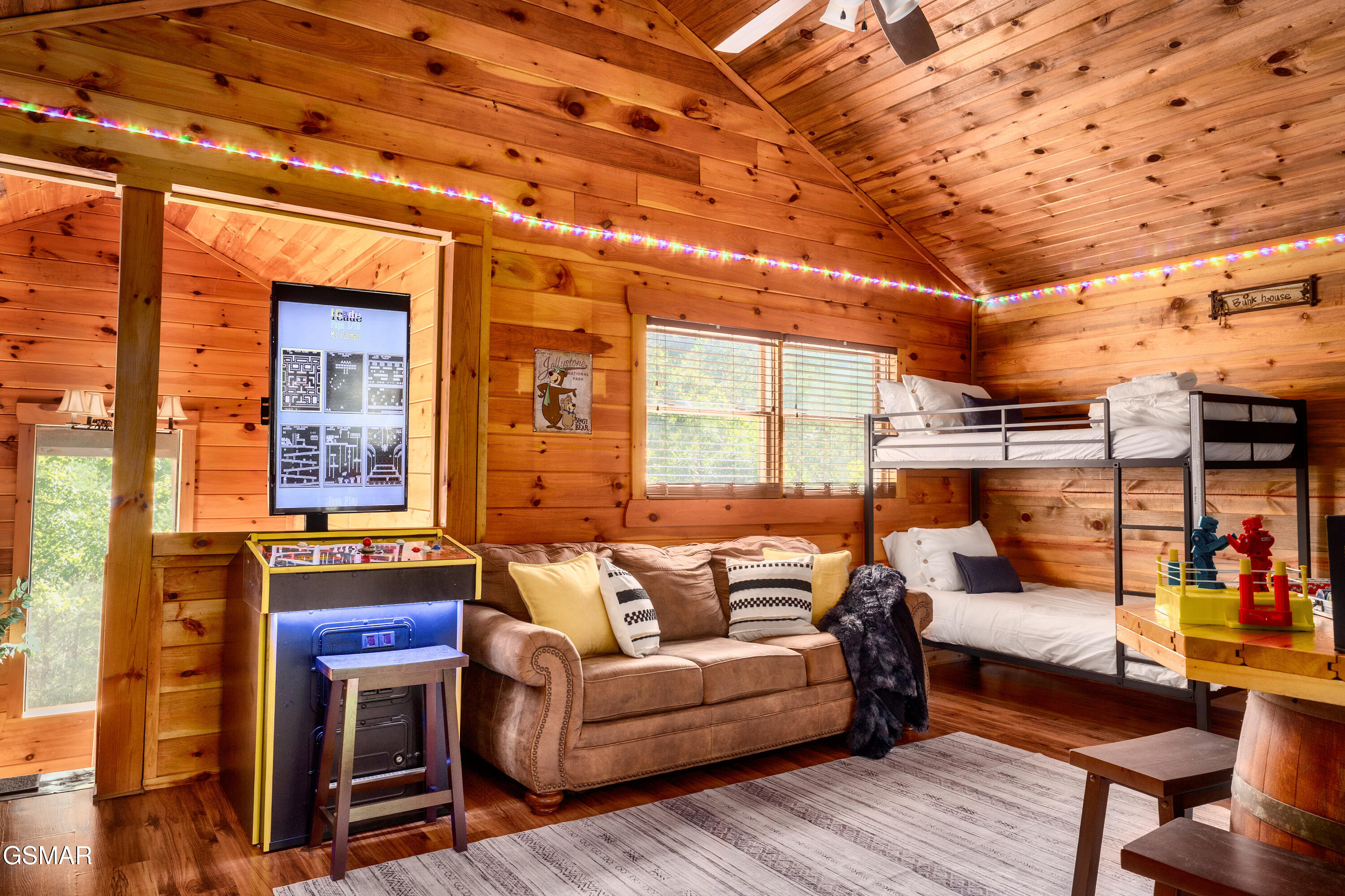 2615 Bear Crossing Way Sevierville TN 37862