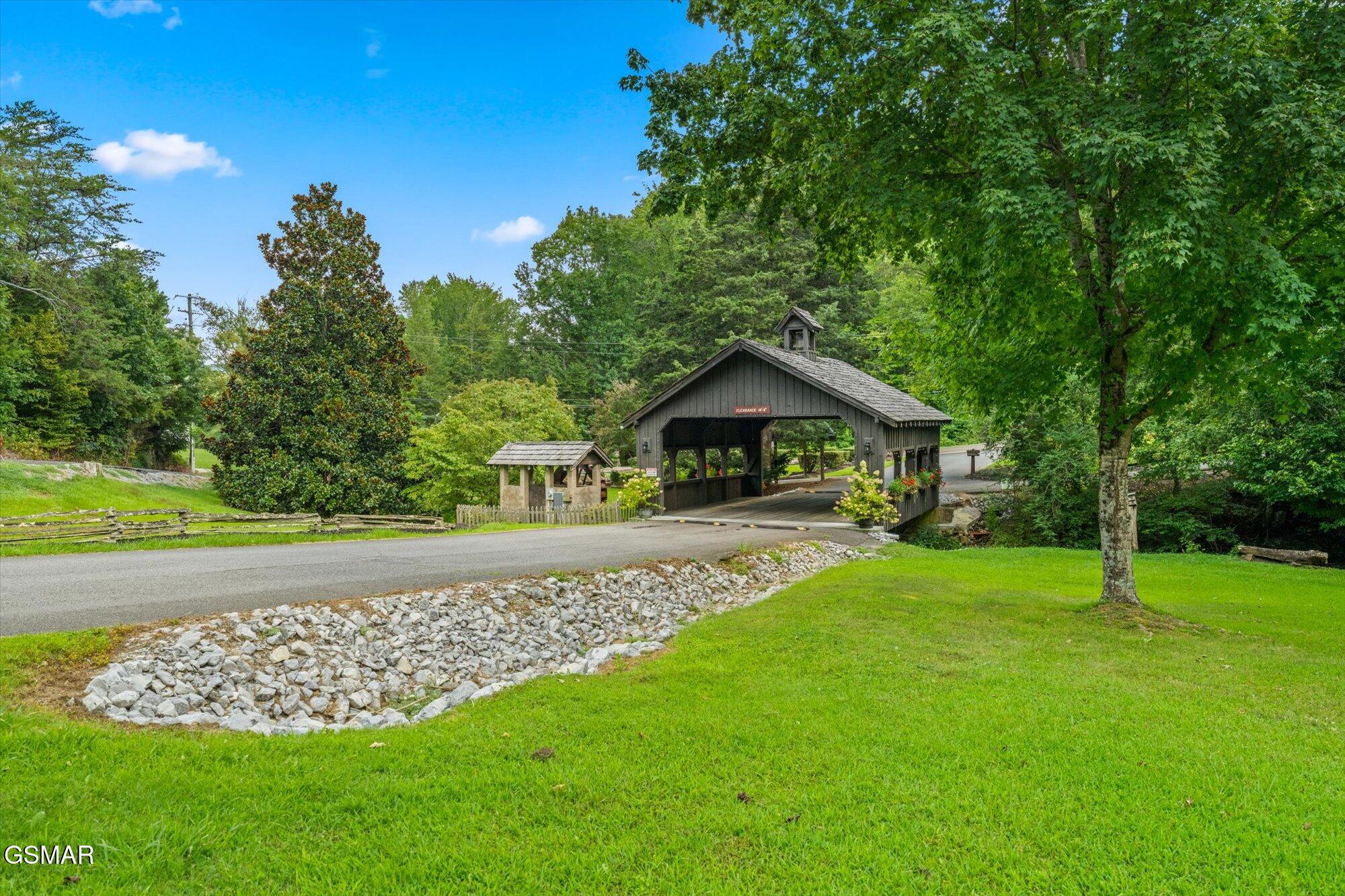 2615 Bear Crossing Way Sevierville TN 37862
