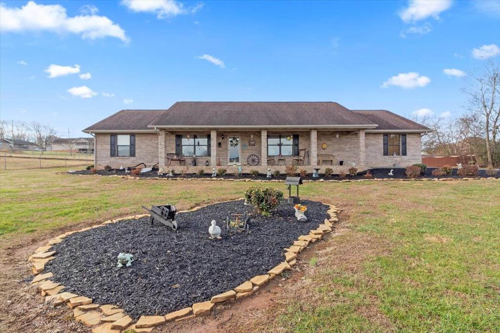 1415 Double D Sevierville TN 37876