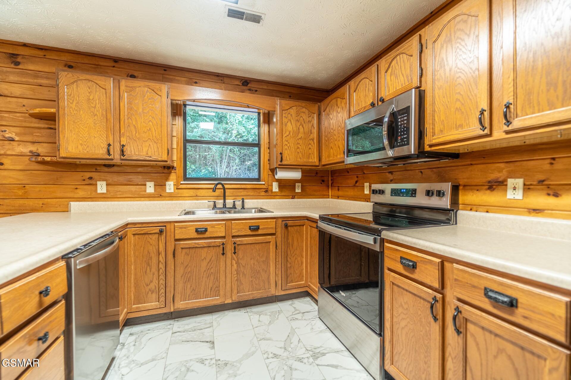 2310 Goldrush Road Pigeon Forge TN 37863