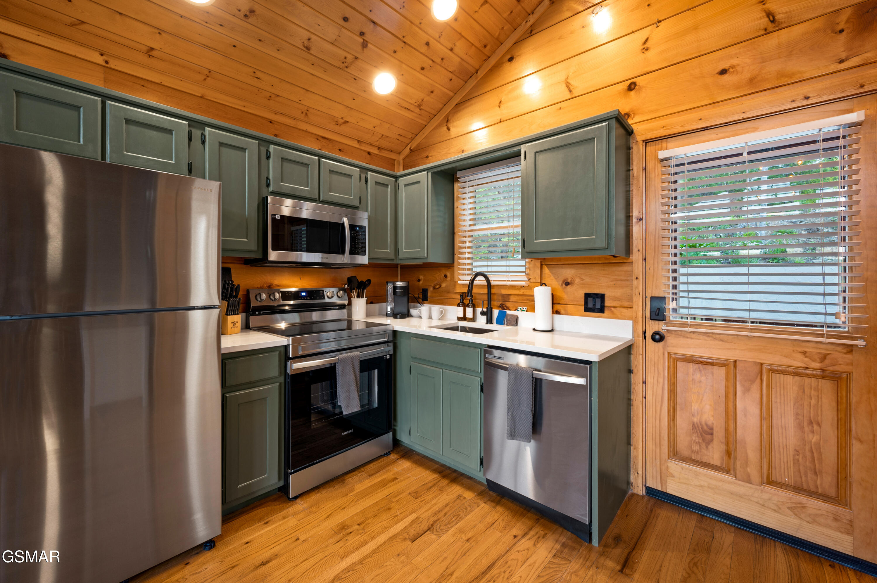 2633 Raccoon Hollow Way Sevierville TN 37862