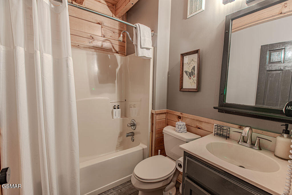 709 Golden Eagle Way Pigeon Forge TN 37863