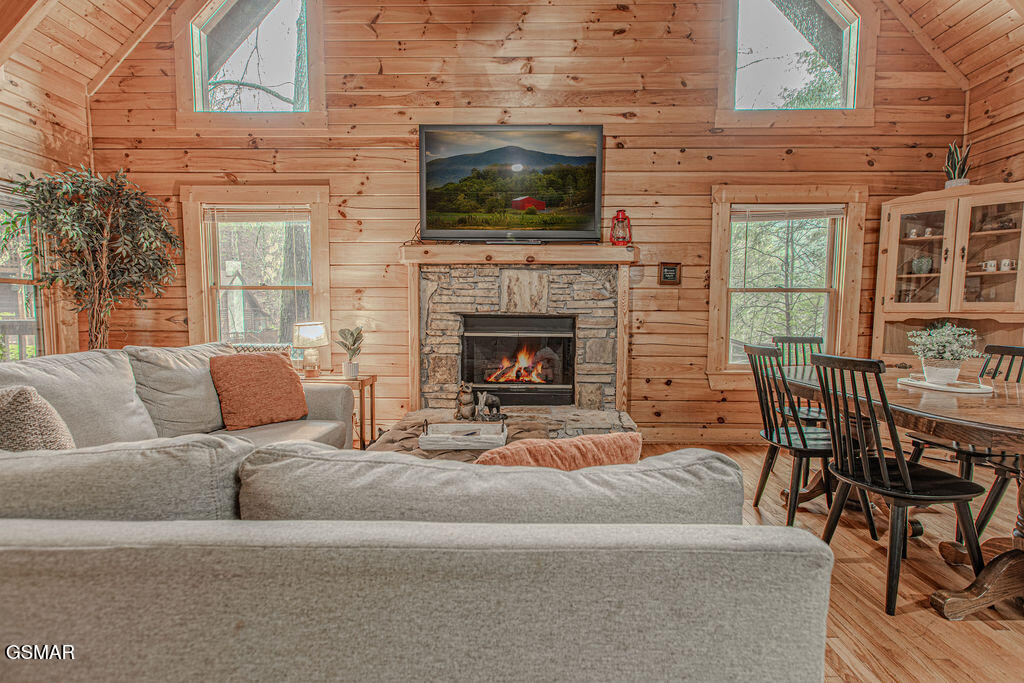 709 Golden Eagle Way Pigeon Forge TN 37863