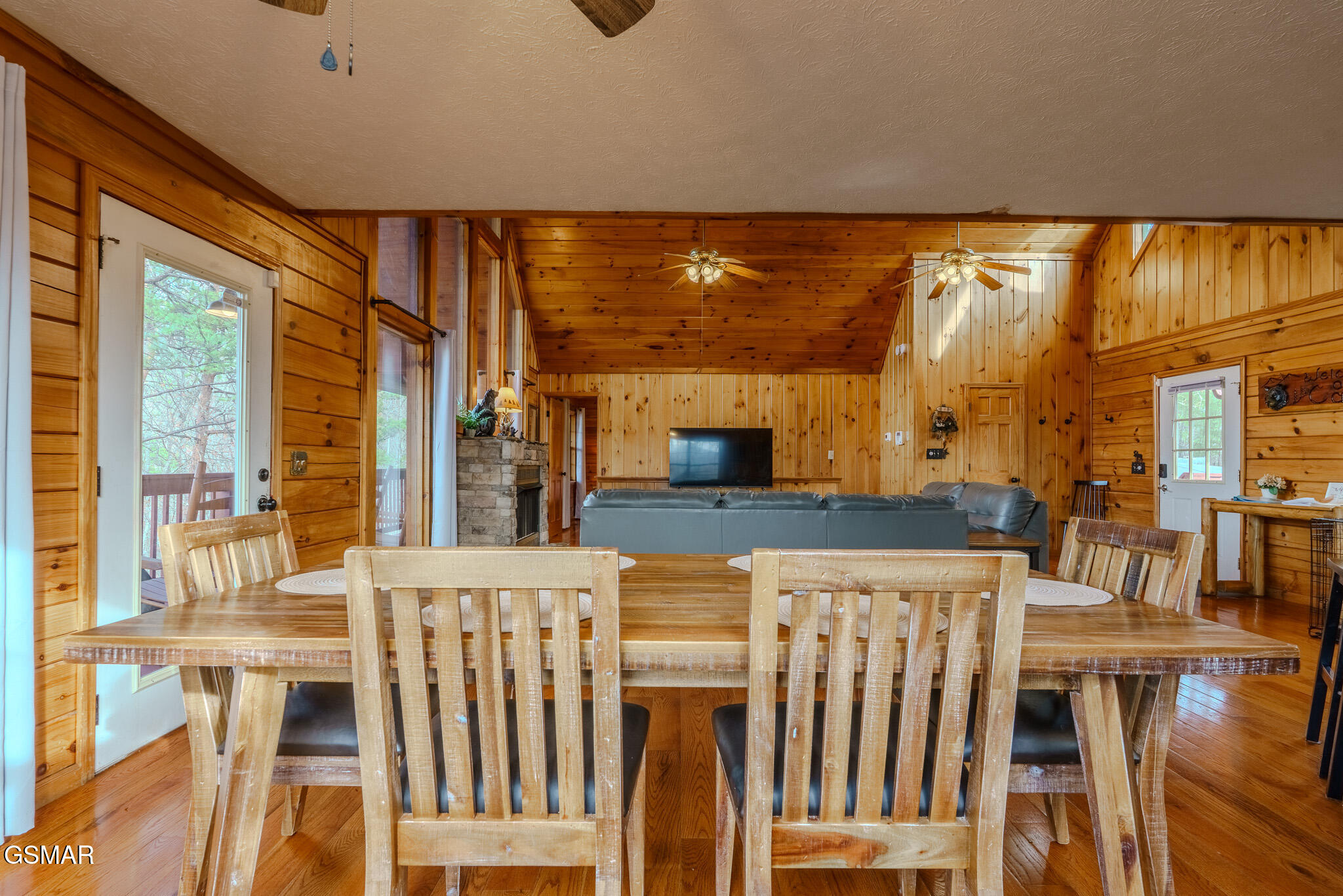 1643 Raccoon Den Way Sevierville TN 37862
