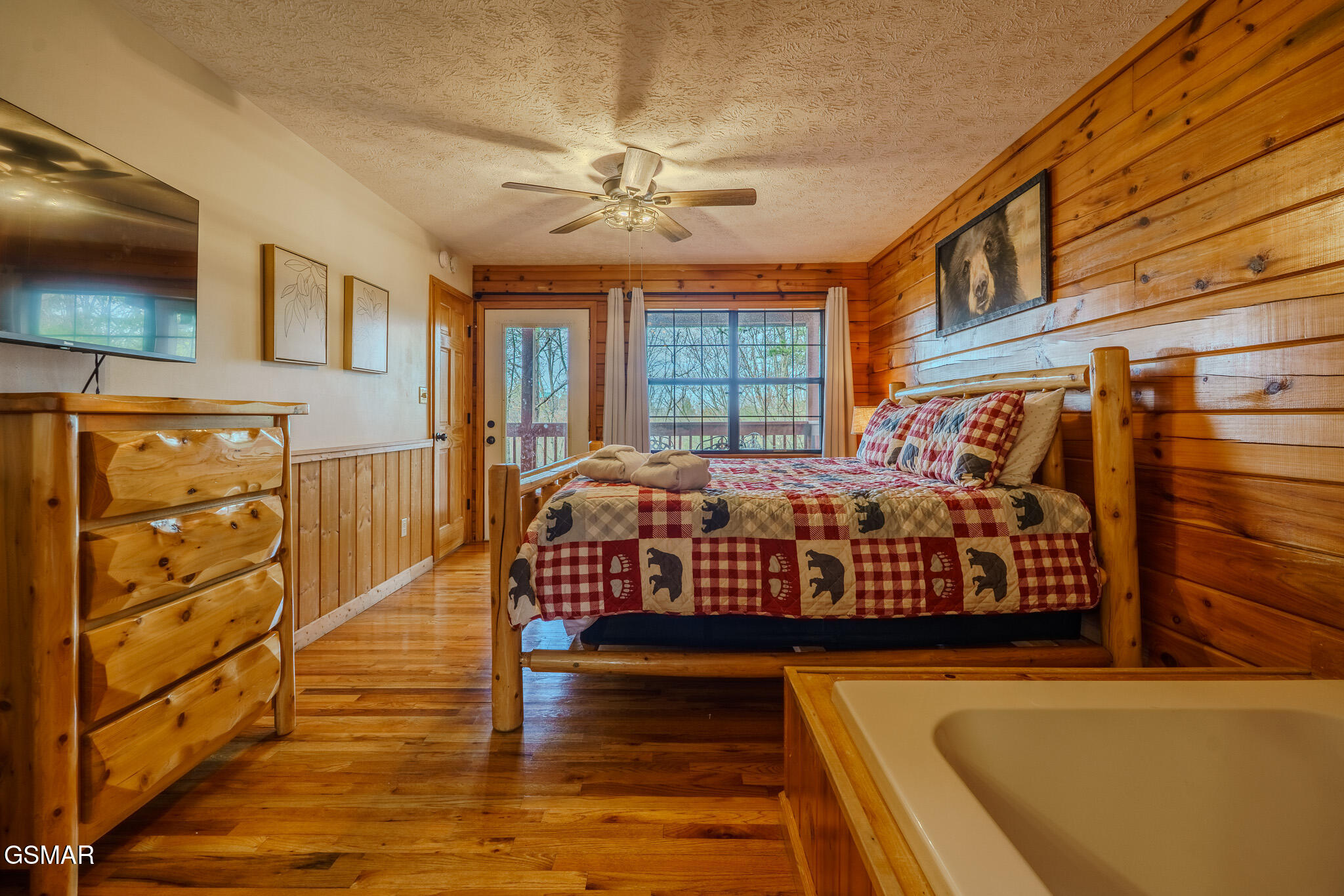 1643 Raccoon Den Way Sevierville TN 37862