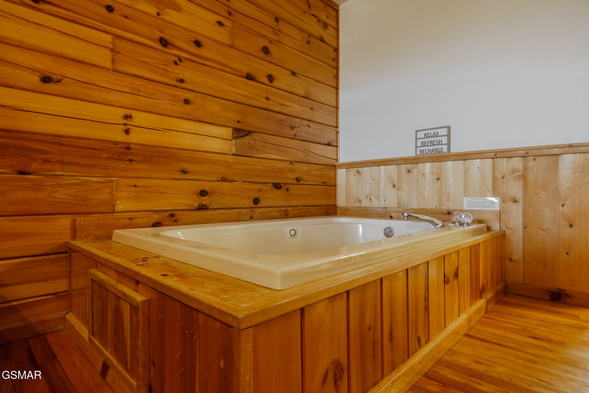 1643 Raccoon Den Way Sevierville TN 37862