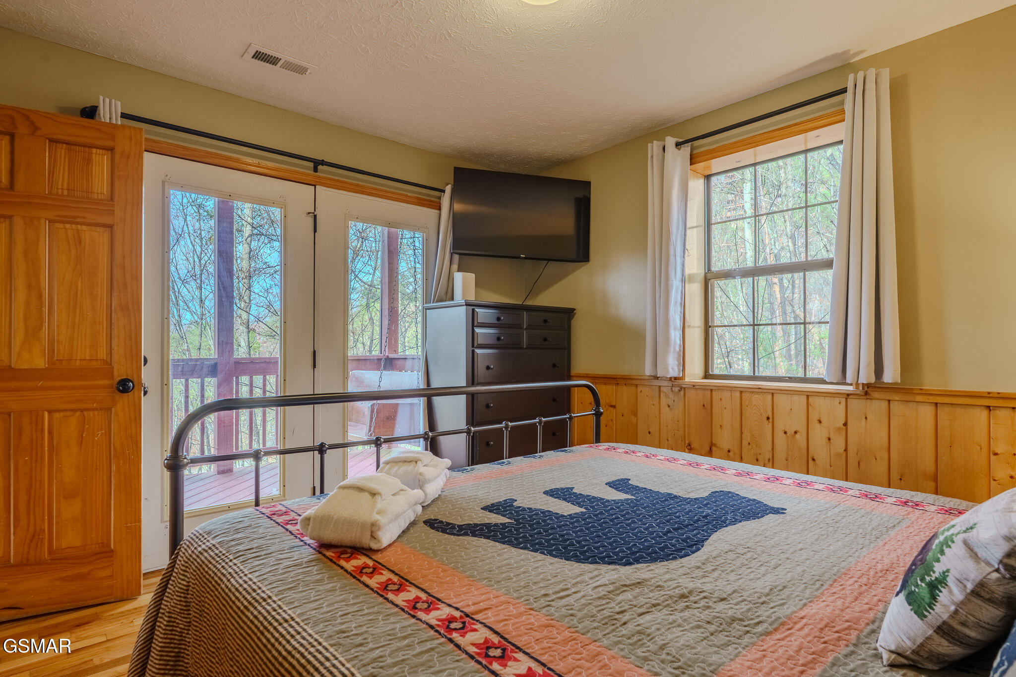 1643 Raccoon Den Way Sevierville TN 37862