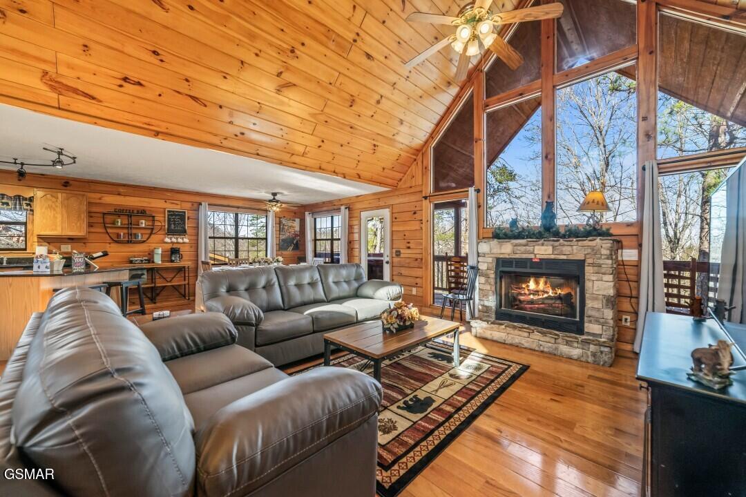 1643 Raccoon Den Way Sevierville TN 37862