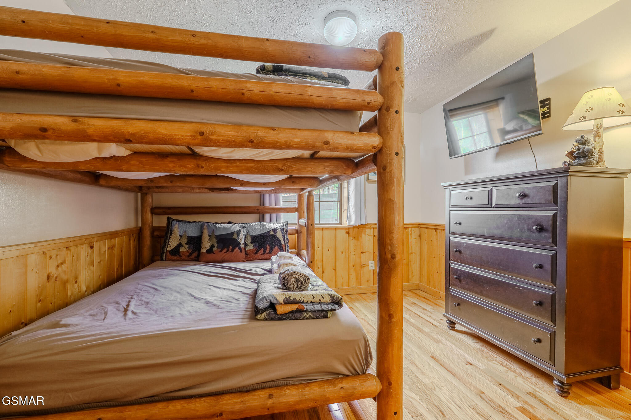 1643 Raccoon Den Way Sevierville TN 37862