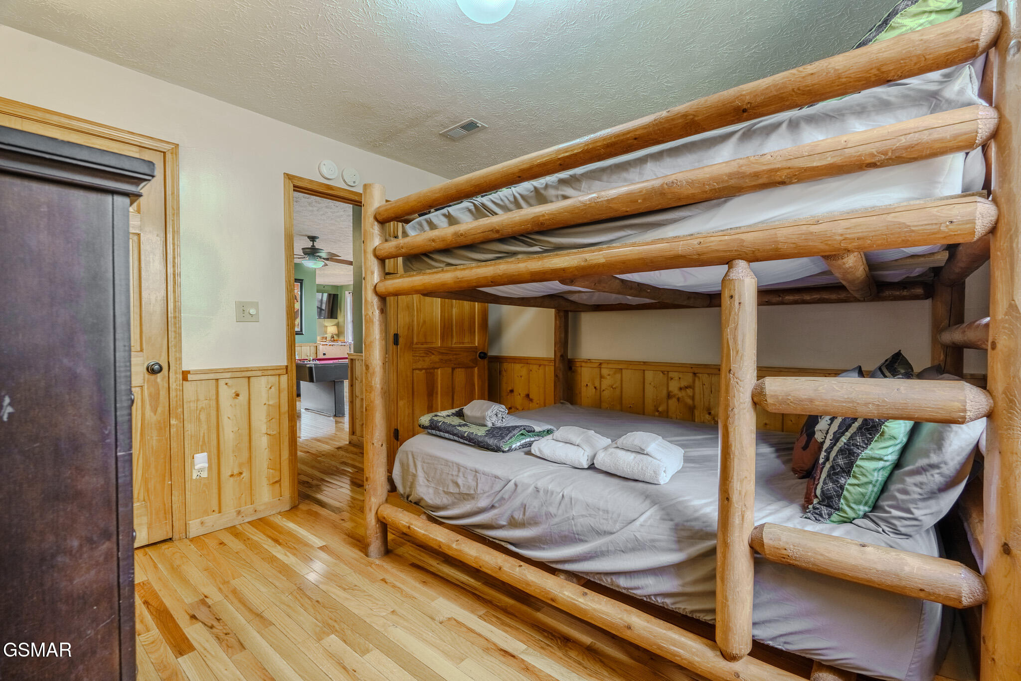 1643 Raccoon Den Way Sevierville TN 37862