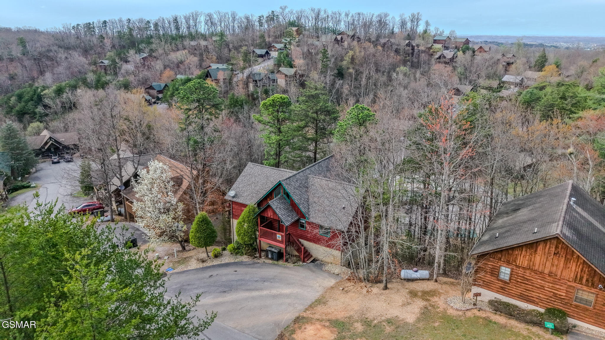 1643 Raccoon Den Way Sevierville TN 37862