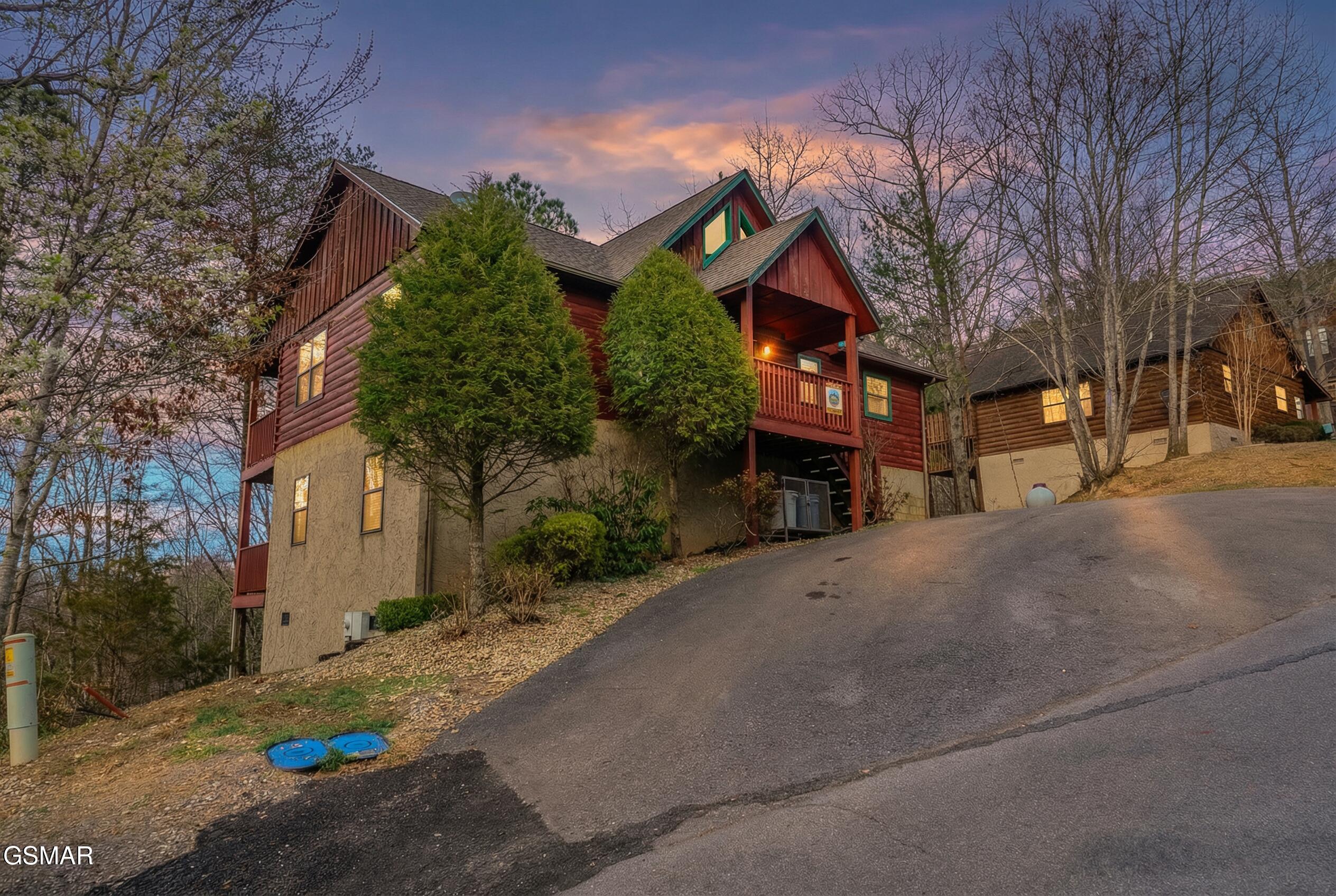 1643 Raccoon Den Way Sevierville TN 37862