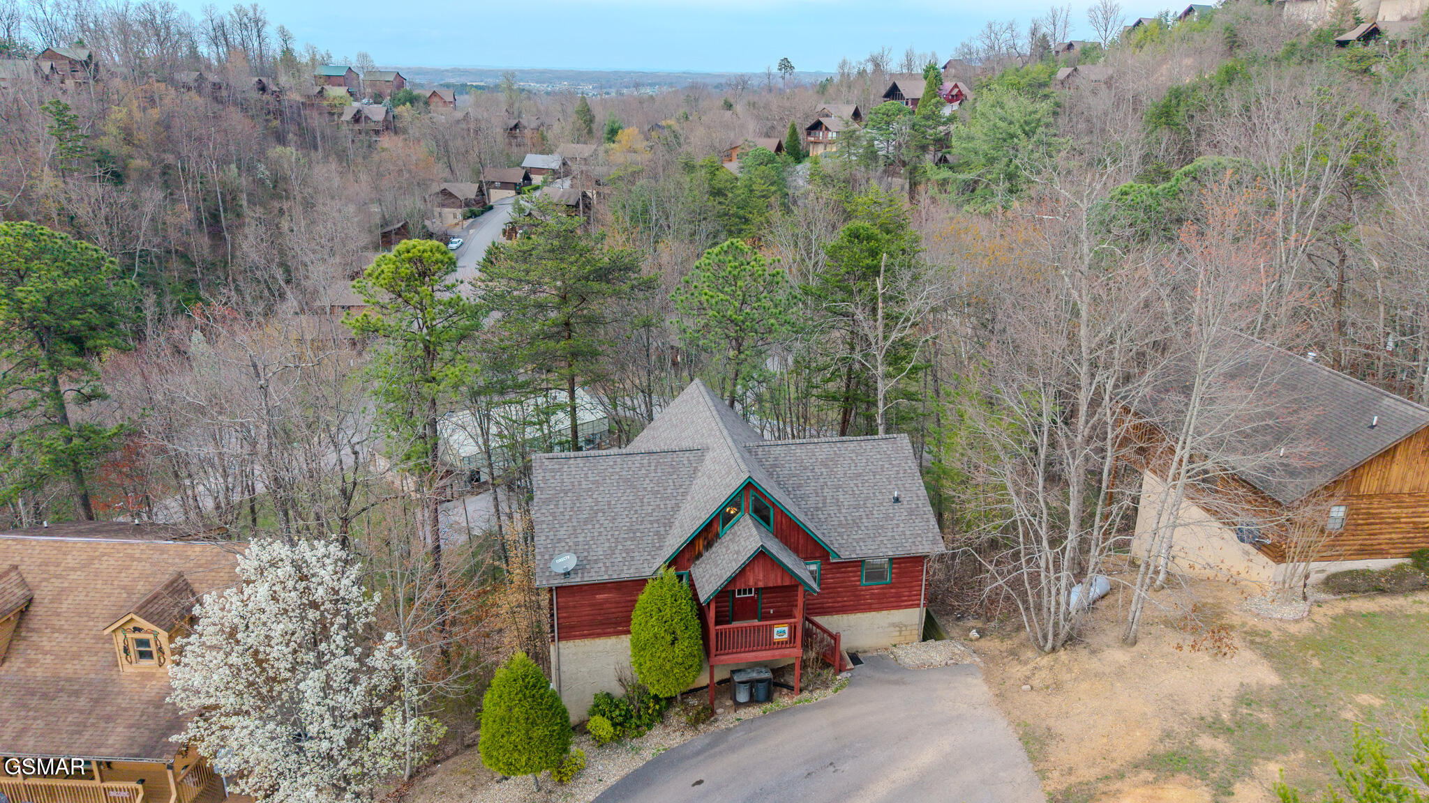 1643 Raccoon Den Way Sevierville TN 37862