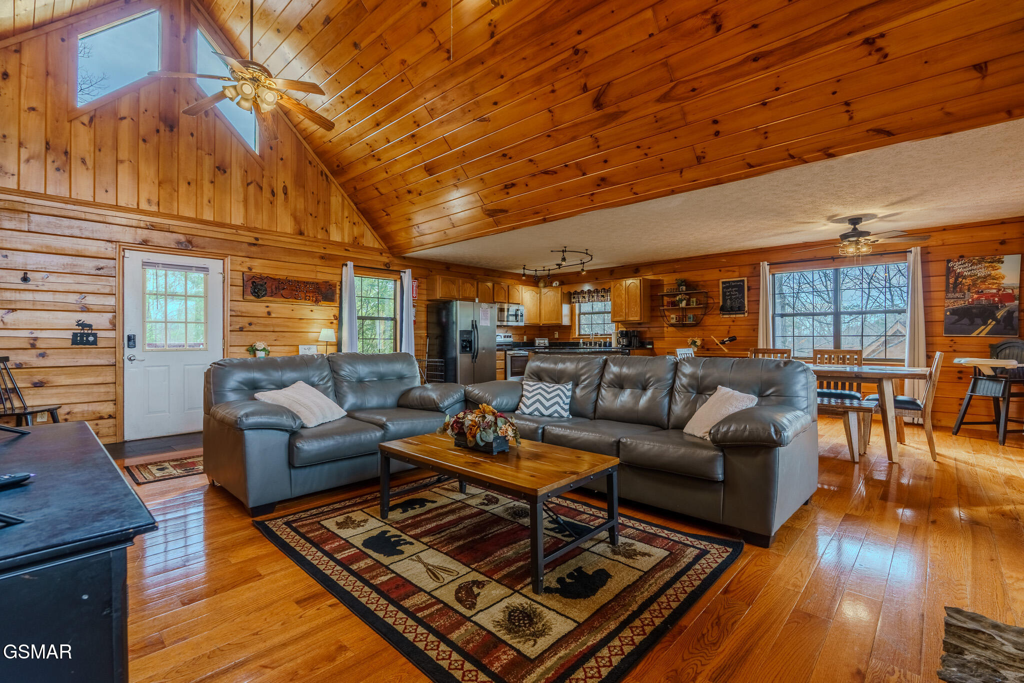 1643 Raccoon Den Way Sevierville TN 37862