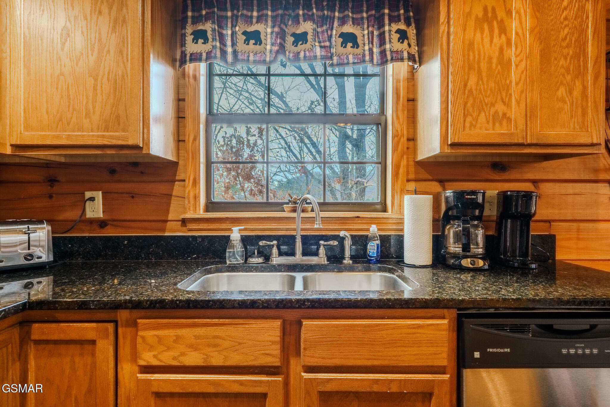 1643 Raccoon Den Way Sevierville TN 37862