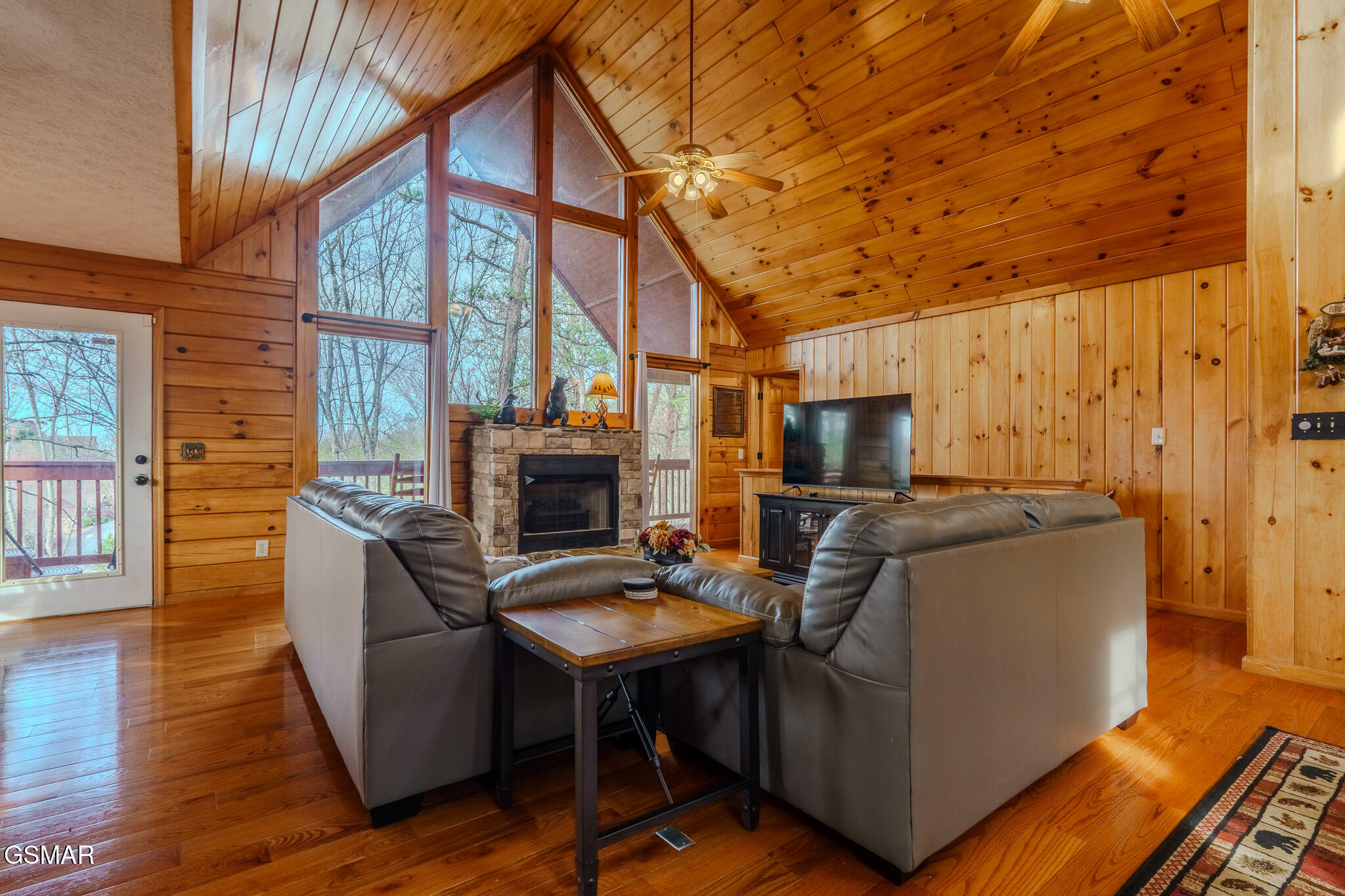 1643 Raccoon Den Way Sevierville TN 37862