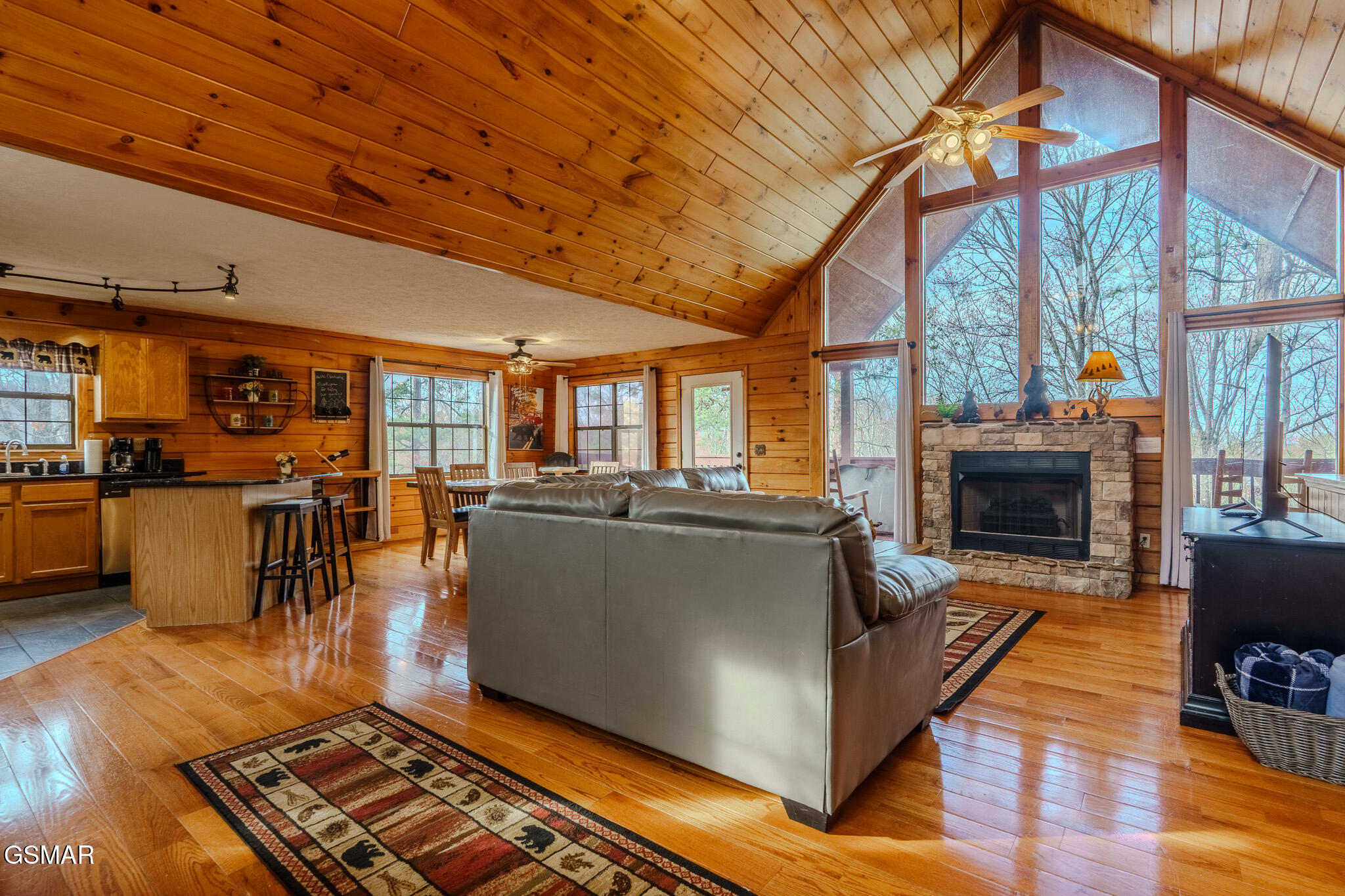 1643 Raccoon Den Way Sevierville TN 37862