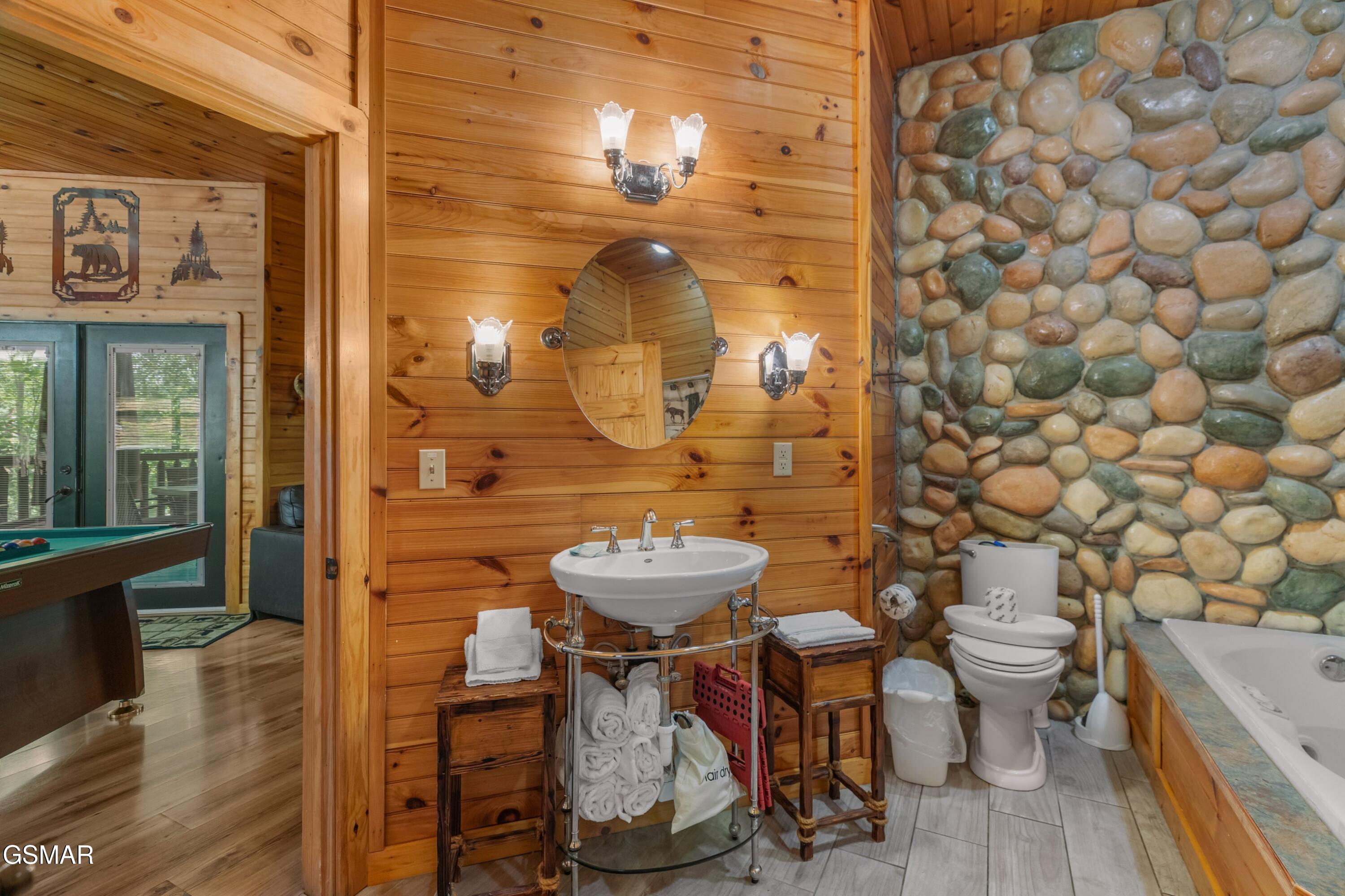 1820 Skyhawk Sevierville TN 37876