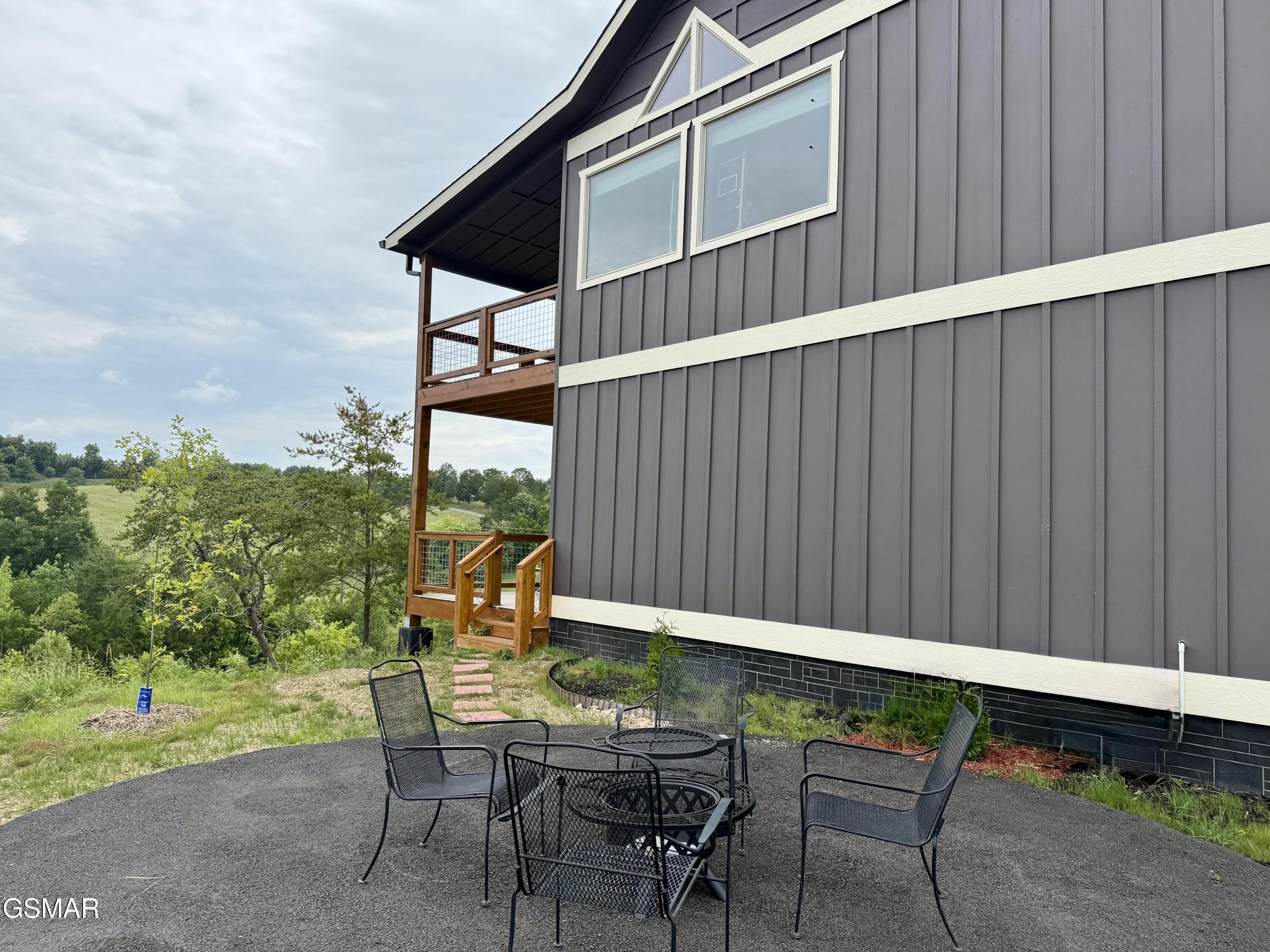 1124 Sanctuary Shrs Way Sevierville TN 37876