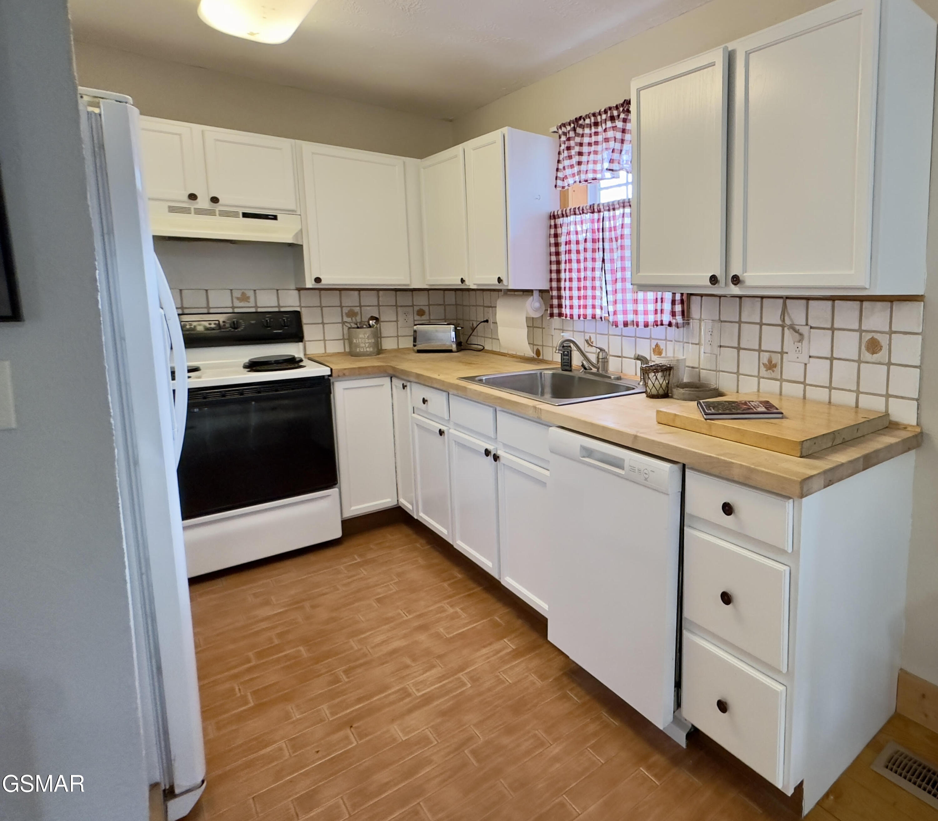 146 Hollow Road Cosby TN 37722