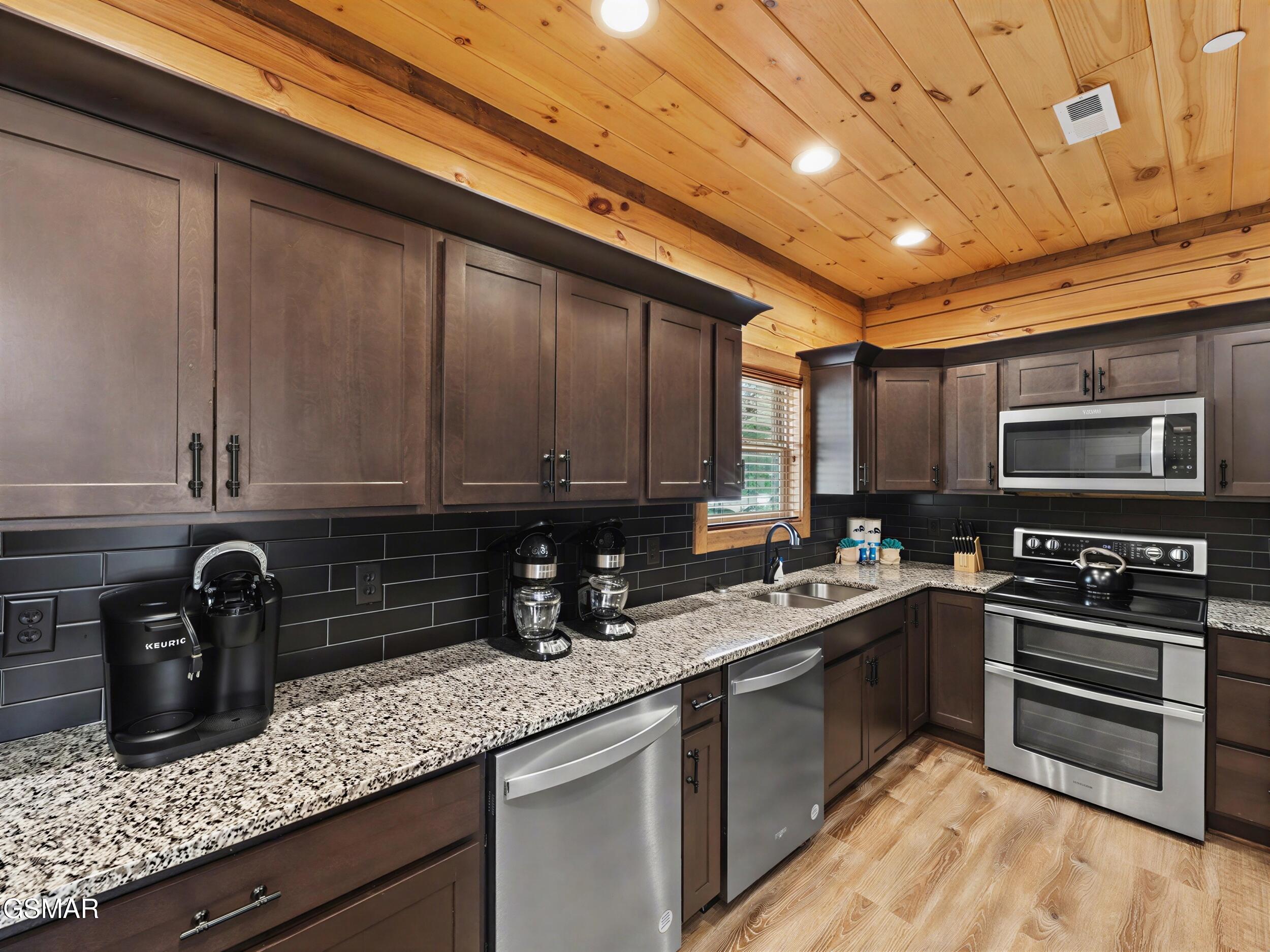 3227 White Falcon Way Pigeon Forge TN 37863