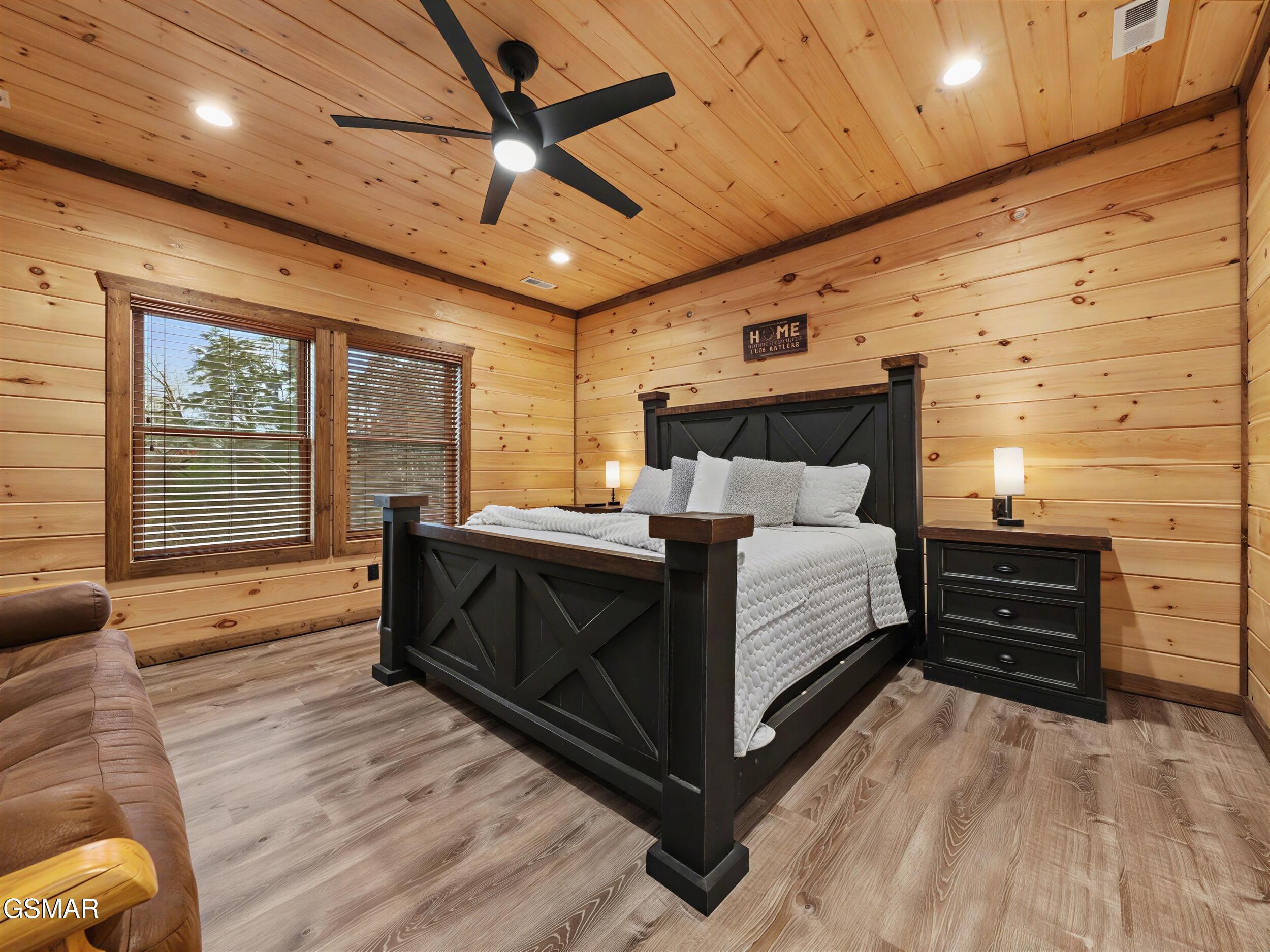 3227 White Falcon Way Pigeon Forge TN 37863