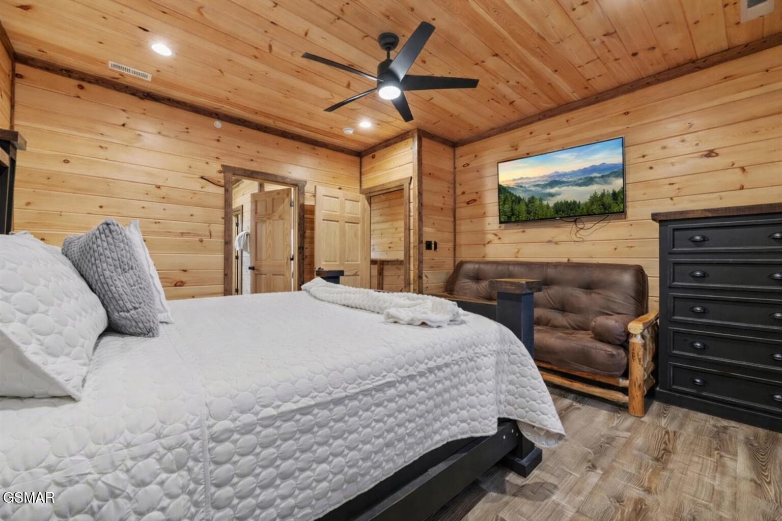 3227 White Falcon Way Pigeon Forge TN 37863