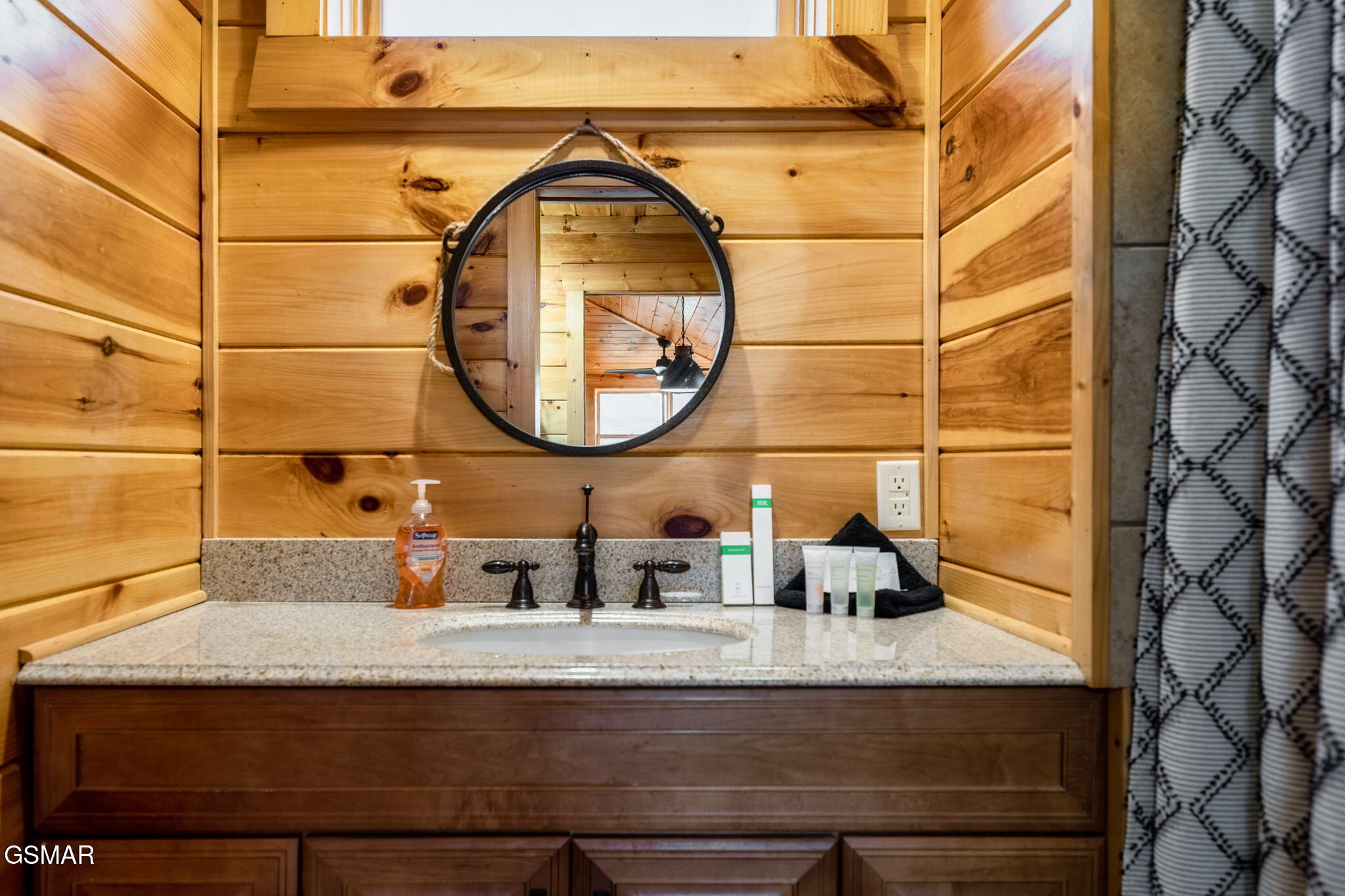 1008 Walini Way Sevierville TN 37876