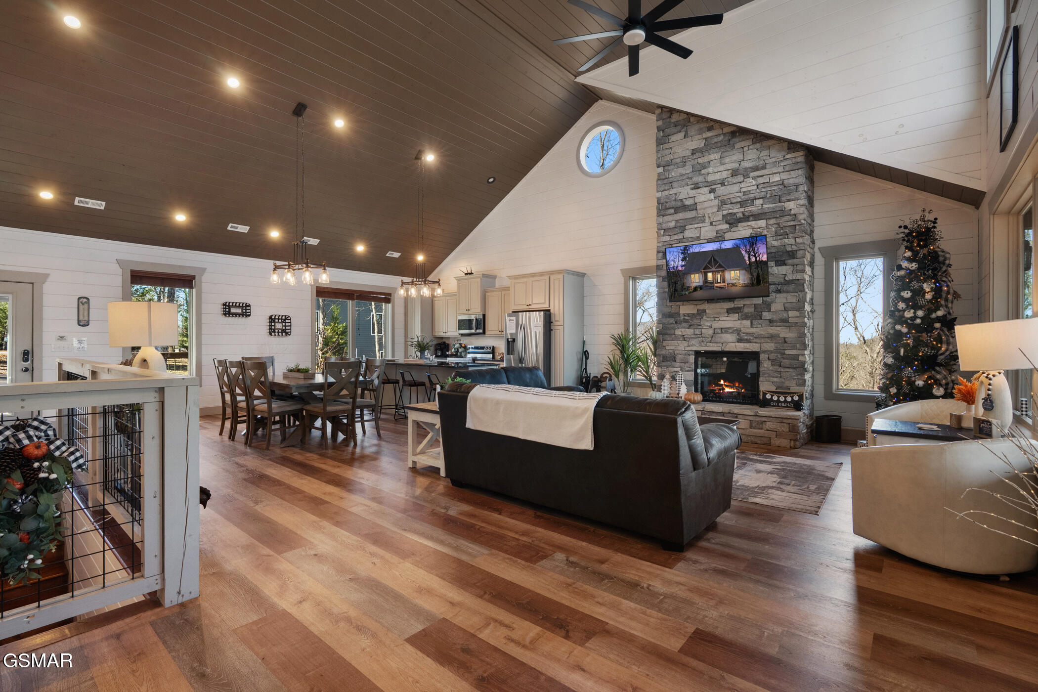 2430 Rainbow Falls Lane Sevierville TN 37862