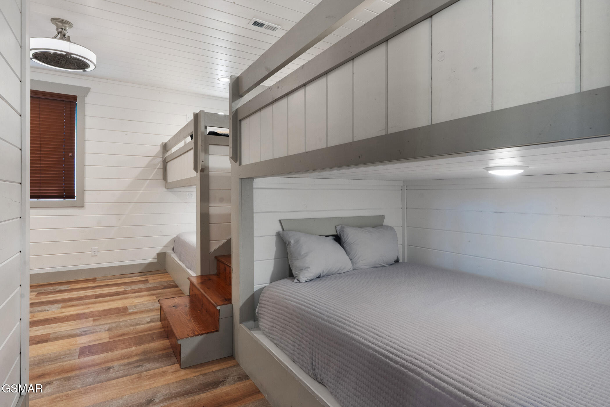 2430 Rainbow Falls Lane Sevierville TN 37862